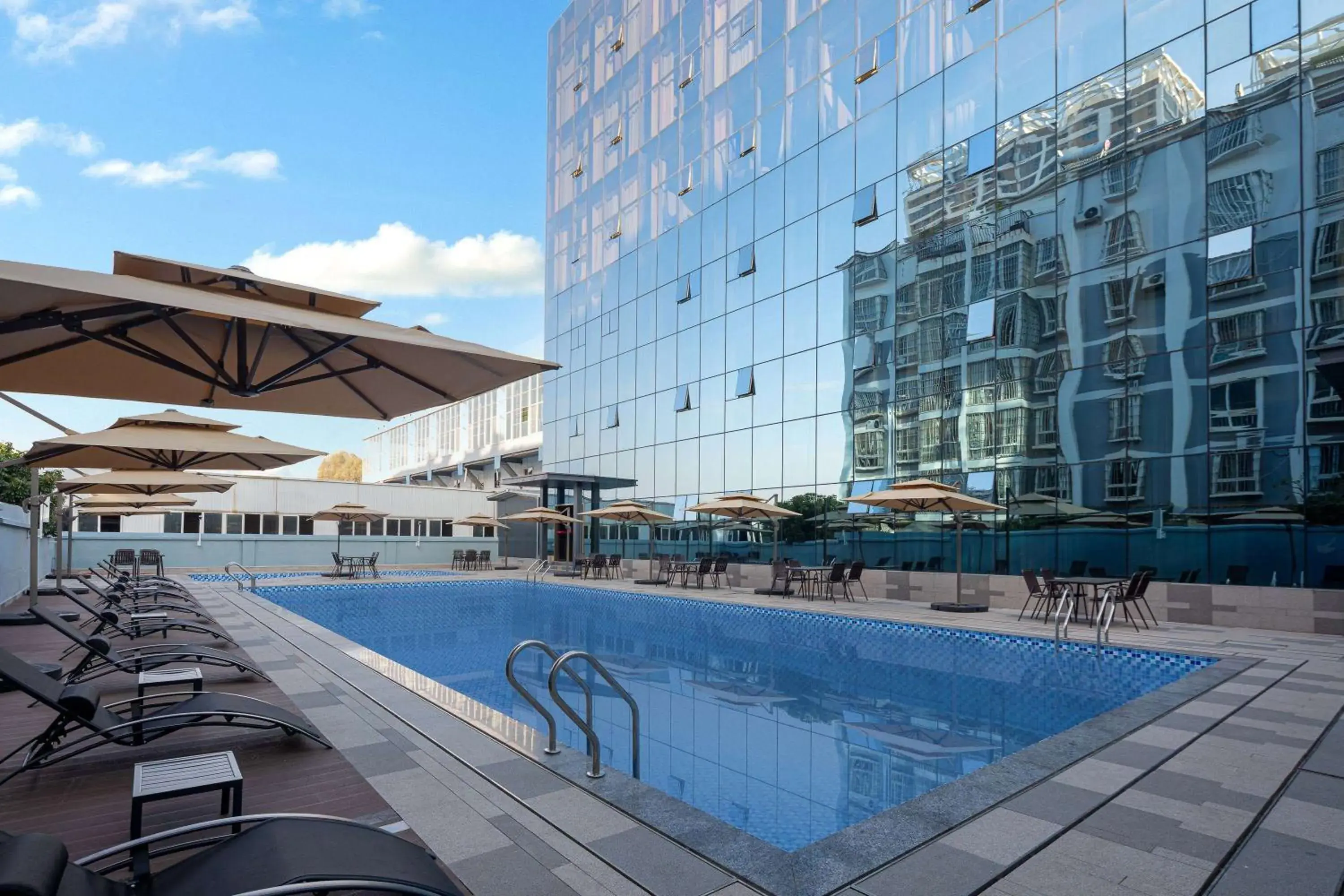 Pool view in Ramada by Wyndham Honghe Kaiyuan Pool view in Ramada by Wyndham Honghe Kaiyuan