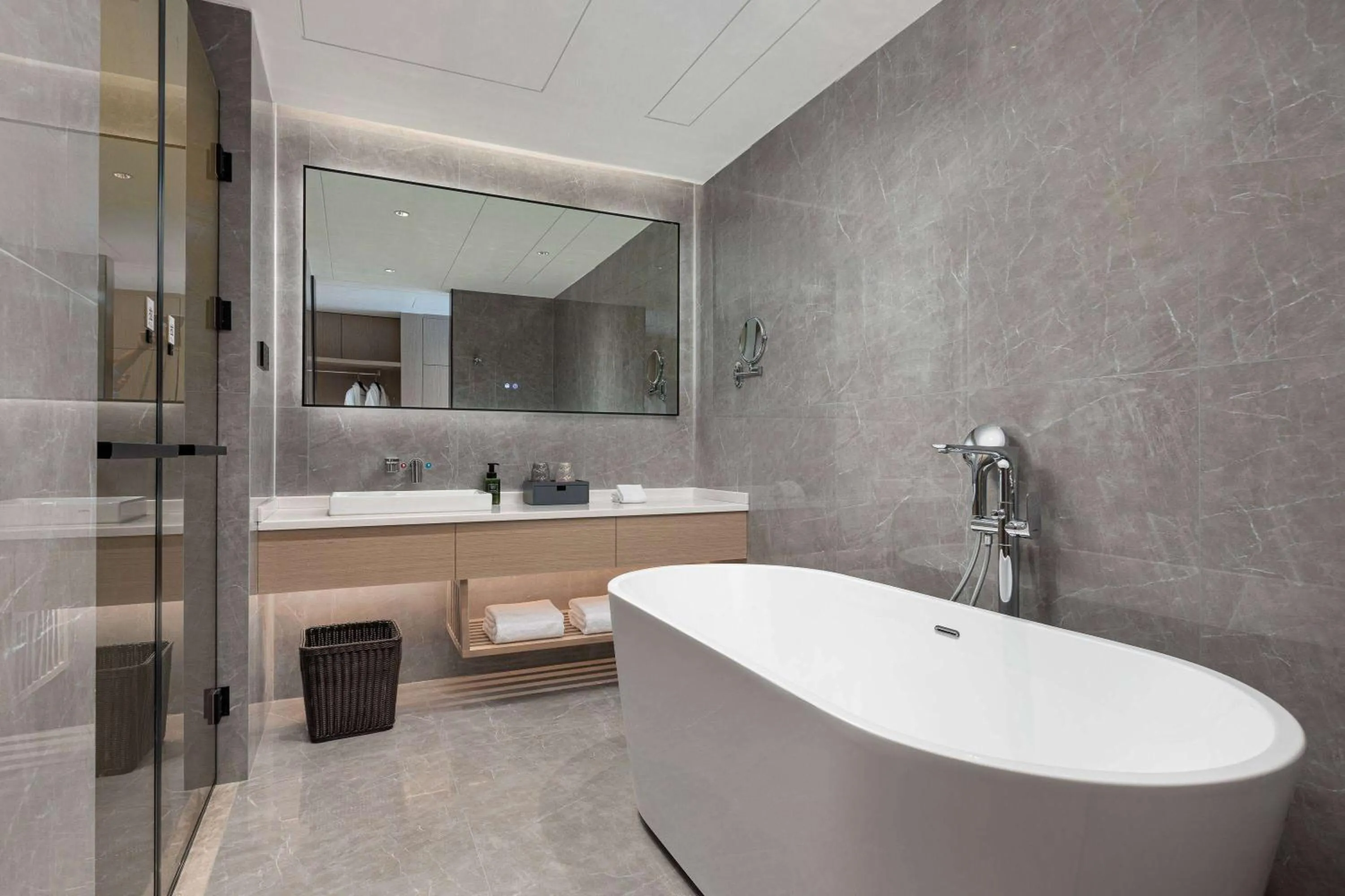 TV and multimedia in Ramada by Wyndham Honghe Kaiyuan