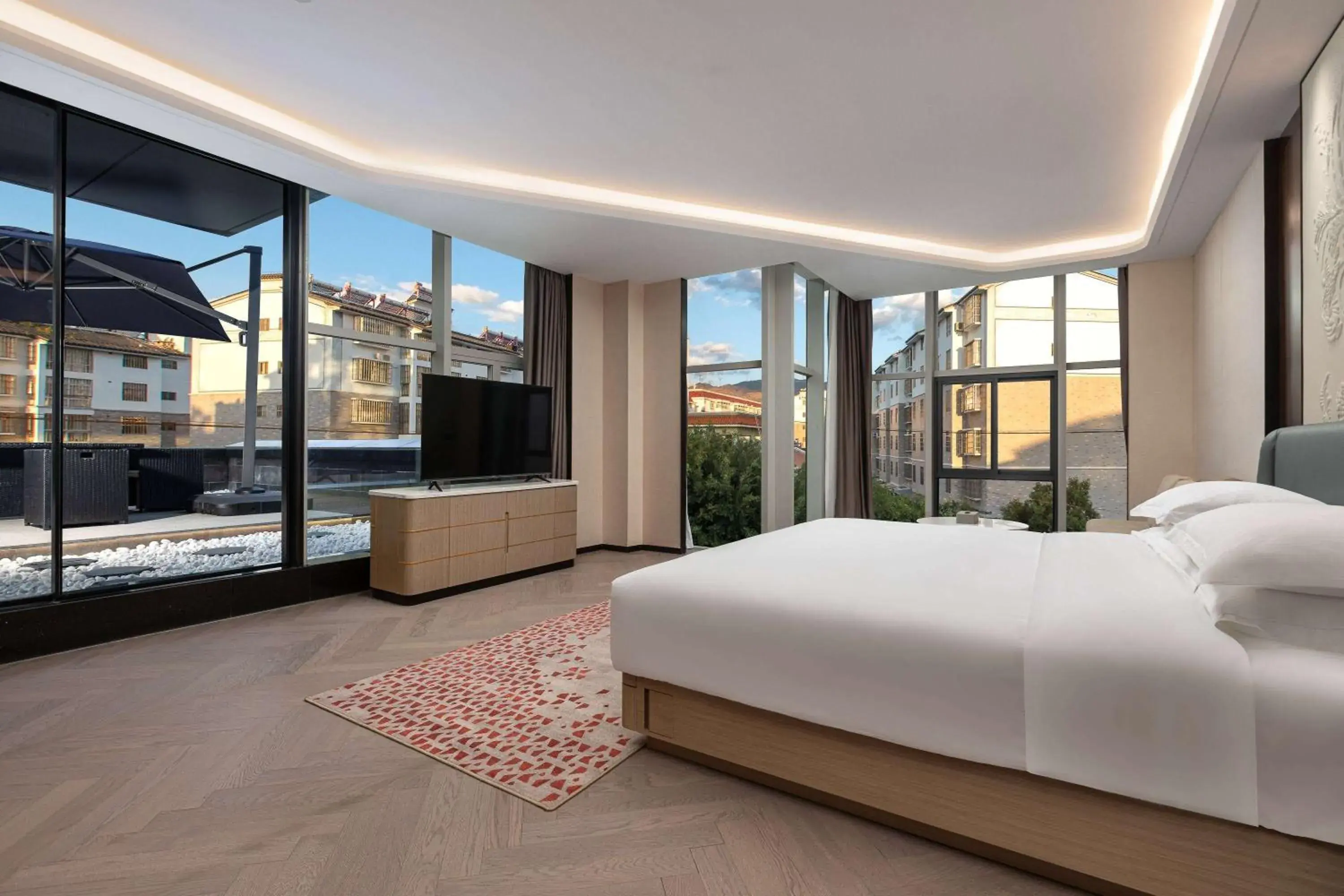 Sky Terrace King Suite - single occupancy - Non-Smoking in Ramada by Wyndham Honghe Kaiyuan Sky Terrace King Suite - single occupancy - Non-Smoking in Ramada by Wyndham Honghe Kaiyuan