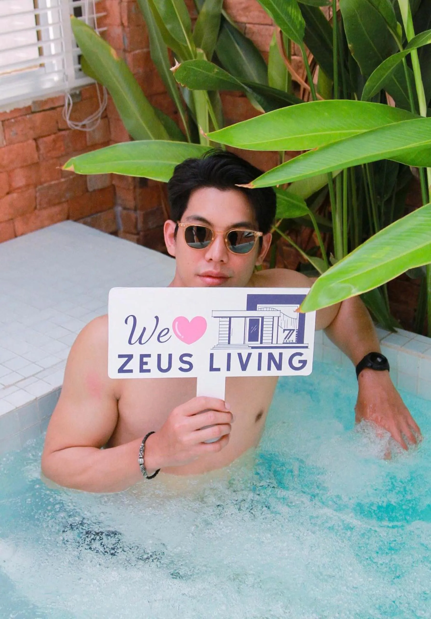 Guests in Zeus Living - City Central