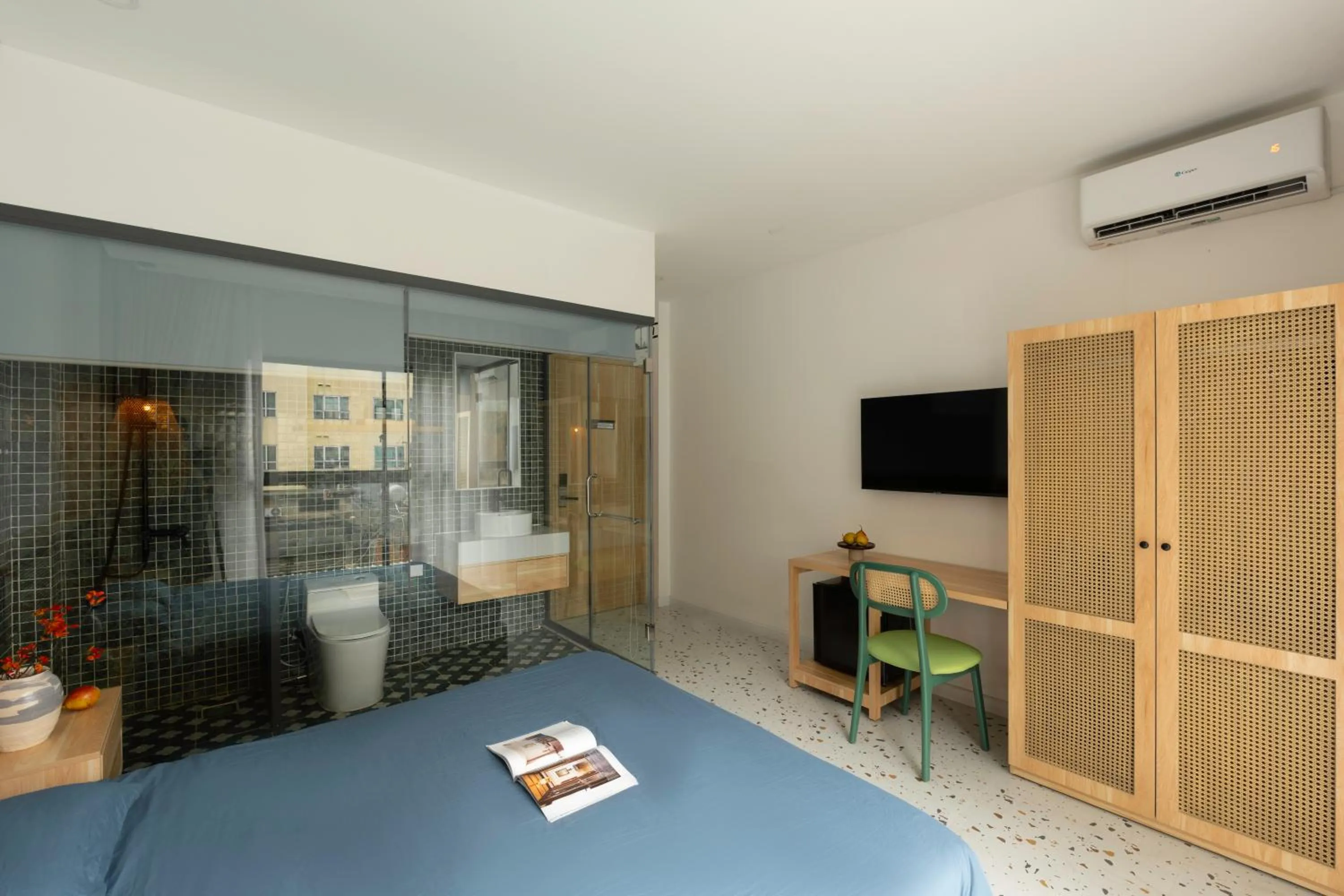 Property building, Bed in Zeus Living - City Central