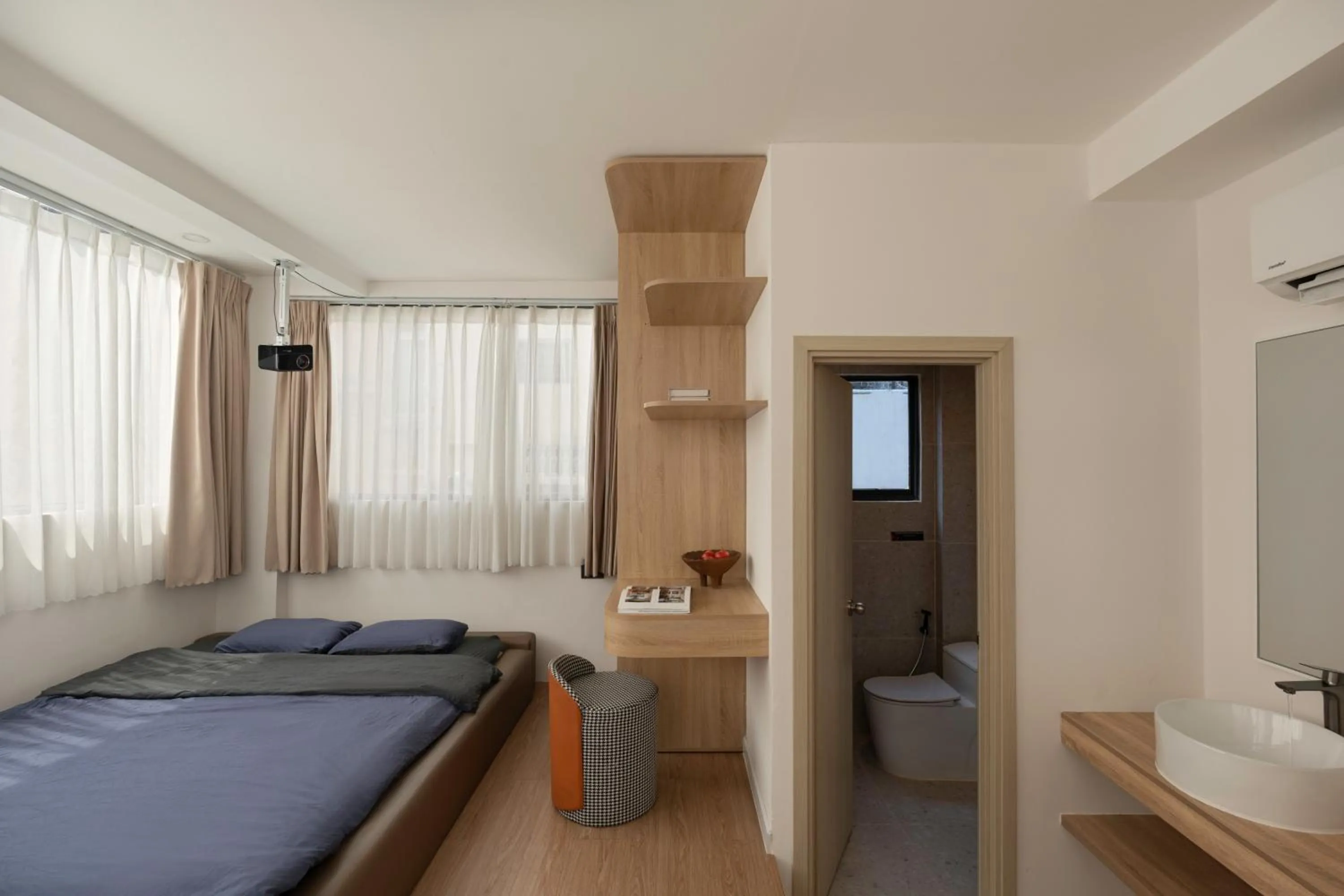 Toilet, Bed in Zeus Living - City Central