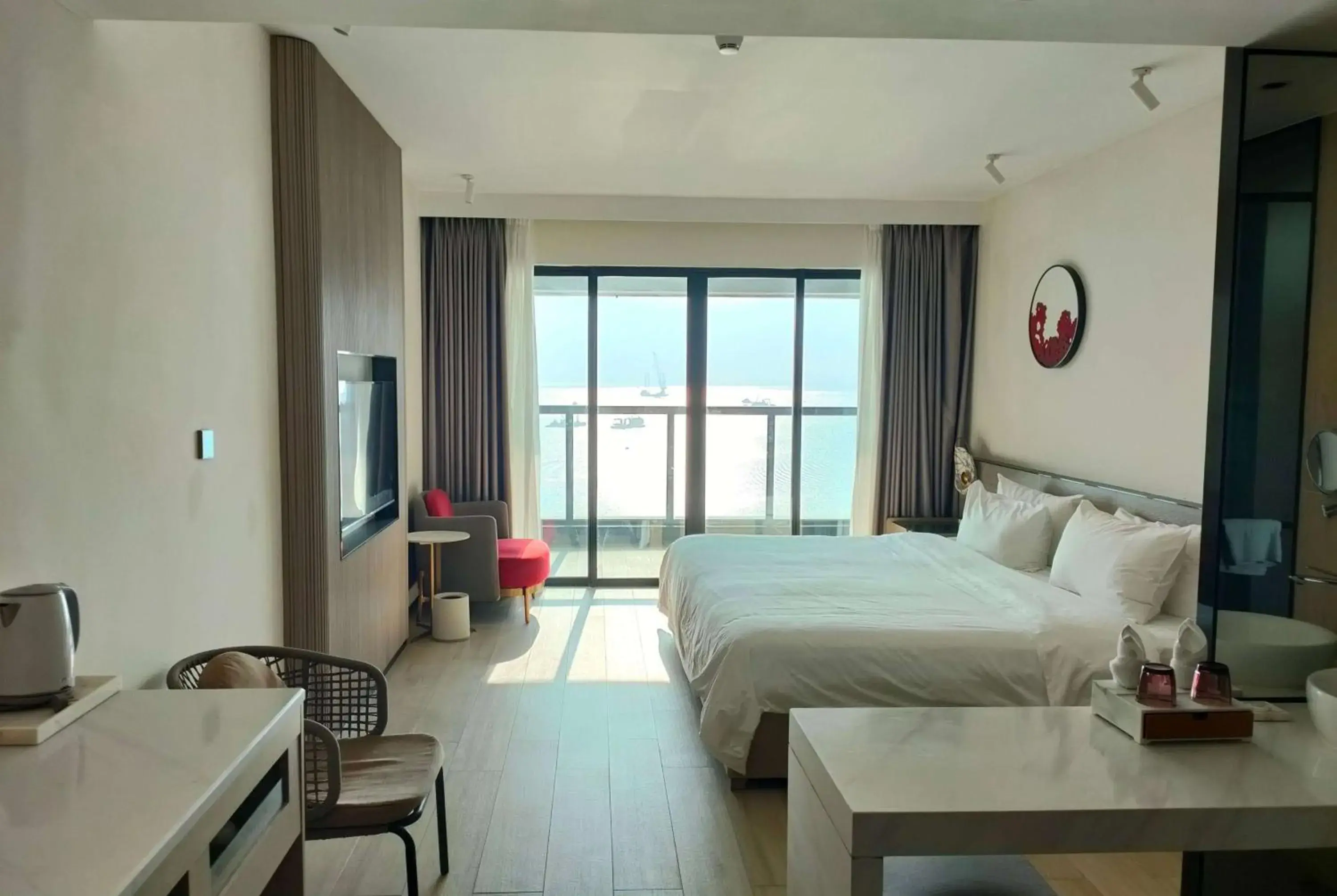 Photo of the whole room in Ramada by Wyndham Huizhou Double Moon Bay Photo of the whole room in Ramada by Wyndham Huizhou Double Moon Bay