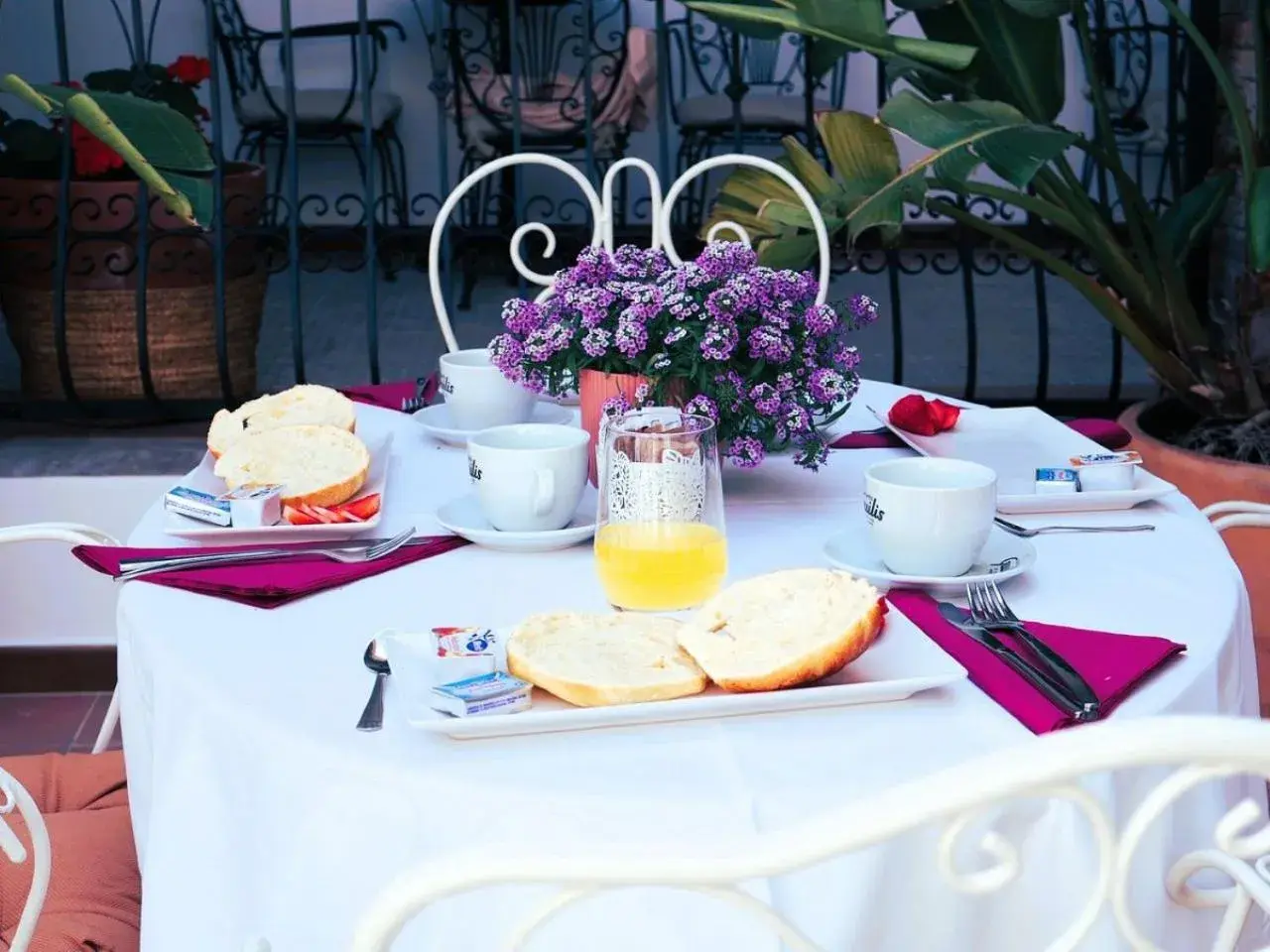 Breakfast in Art Boutique La Casona de las Flores Breakfast in Art Boutique La Casona de las Flores