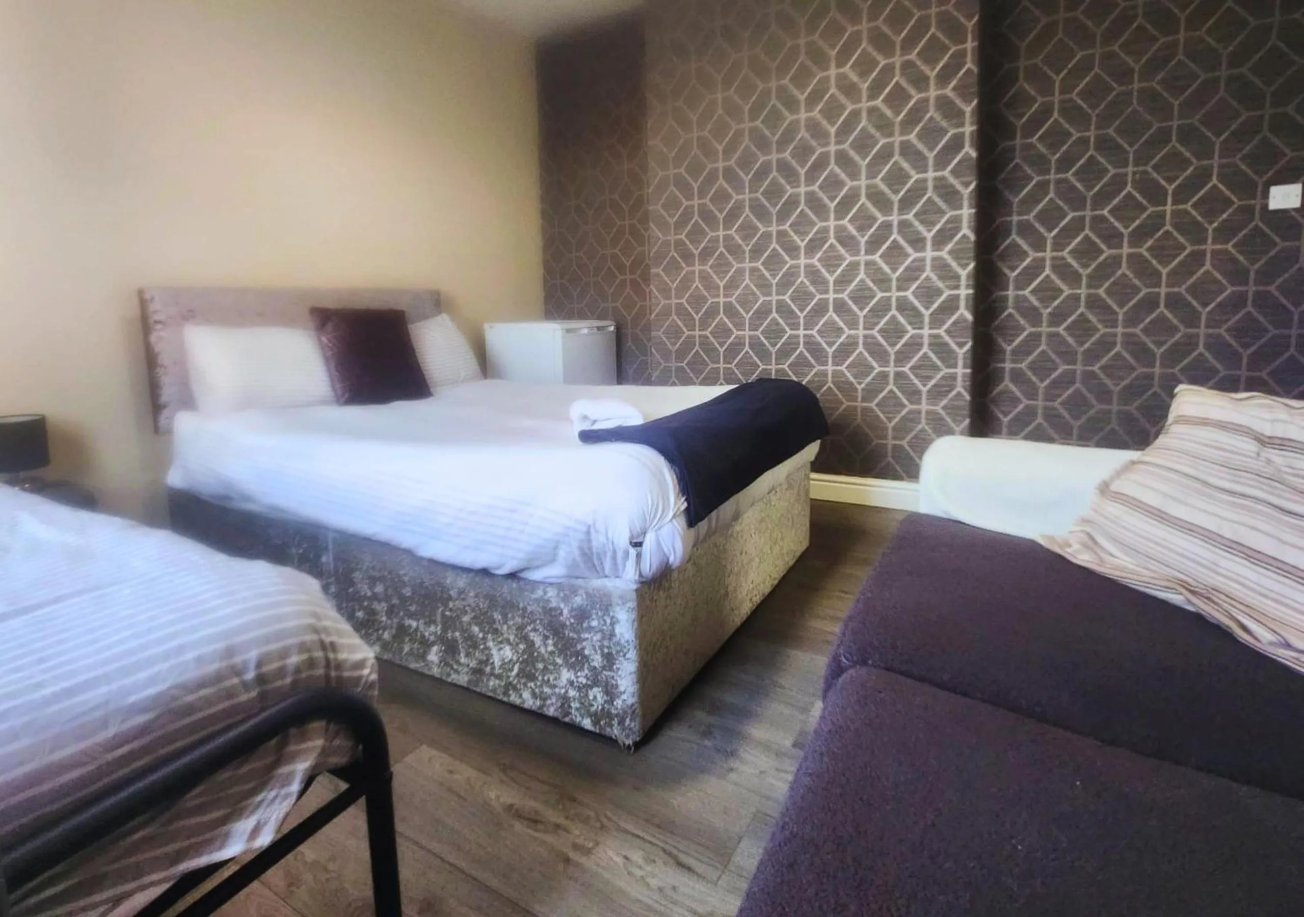 Triple Room with Private Bathroom in Kop View