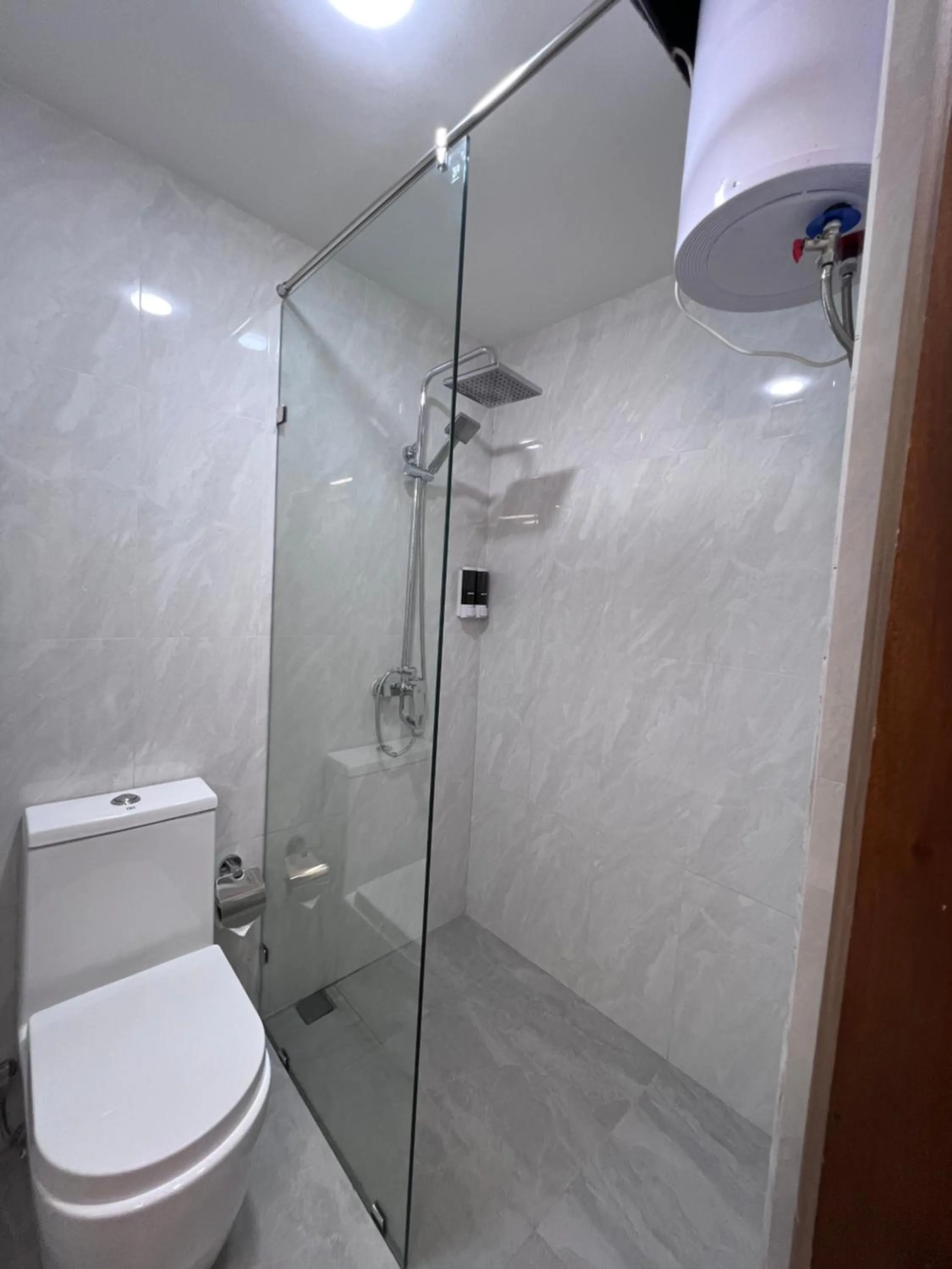 Shower in 88th Nuwara Eliya