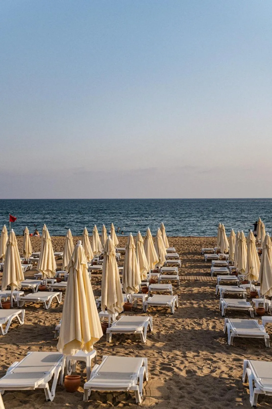 Day in SIDE MOON PALACE