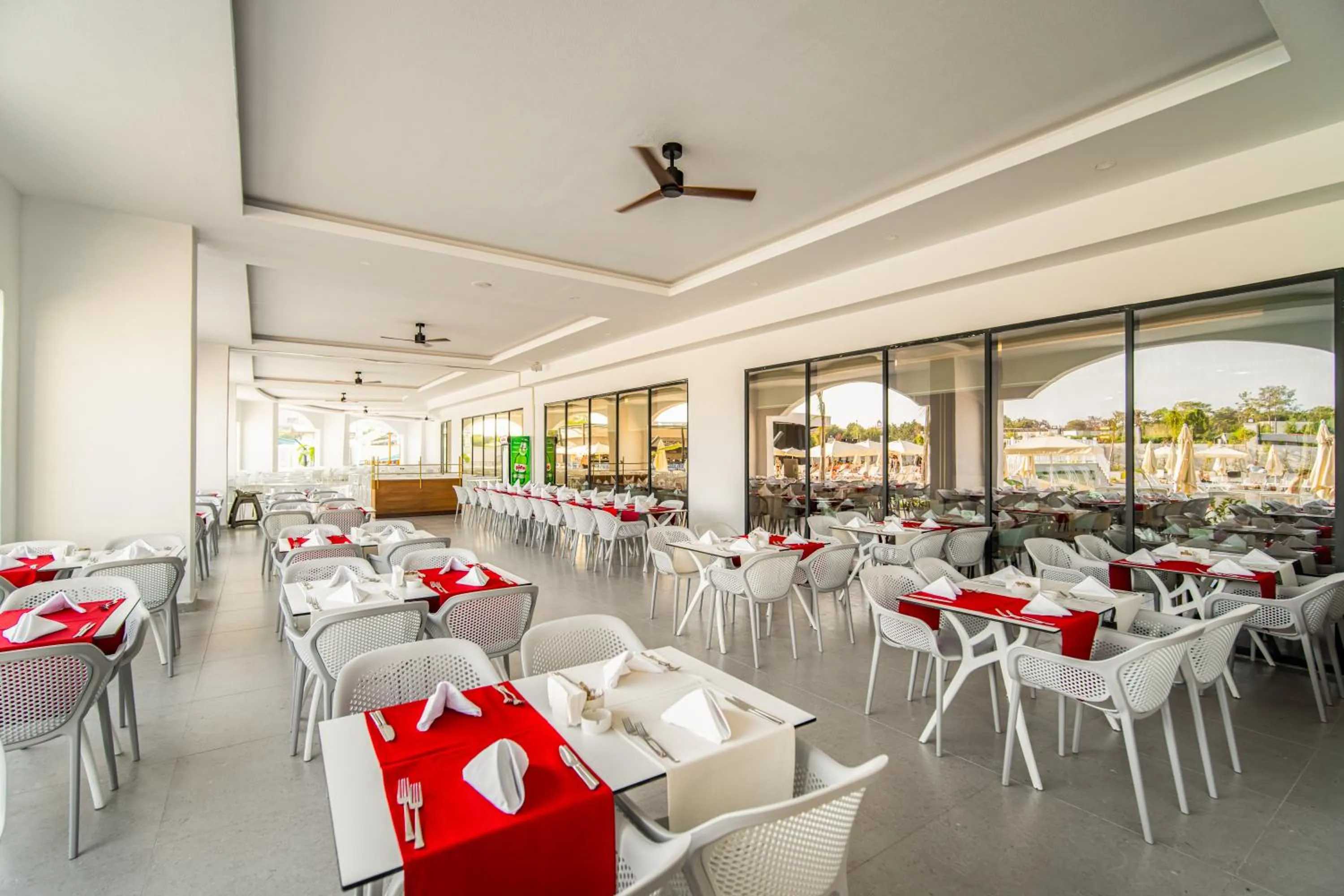 Restaurant/places to eat in Side Moon Palace Hotel