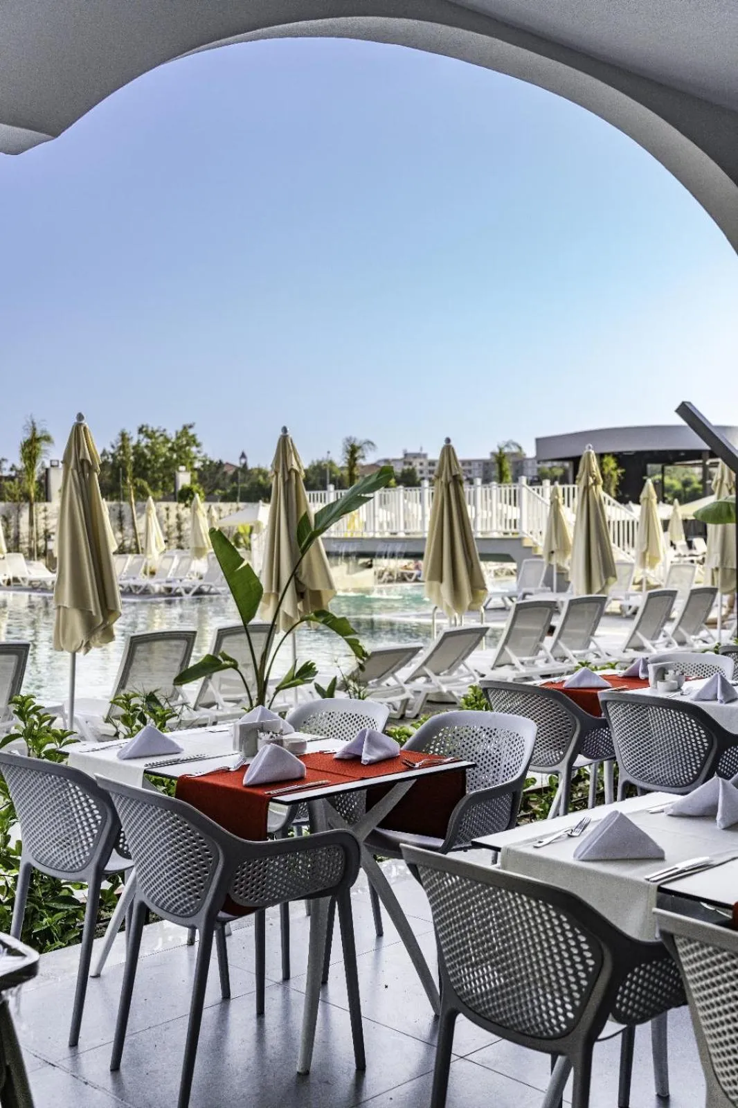 Restaurant/places to eat in SIDE MOON PALACE