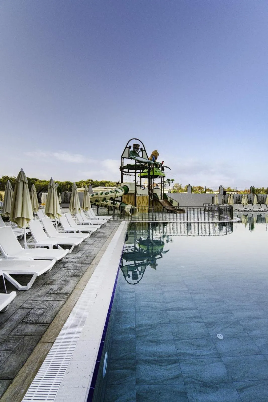 Day in SIDE MOON PALACE