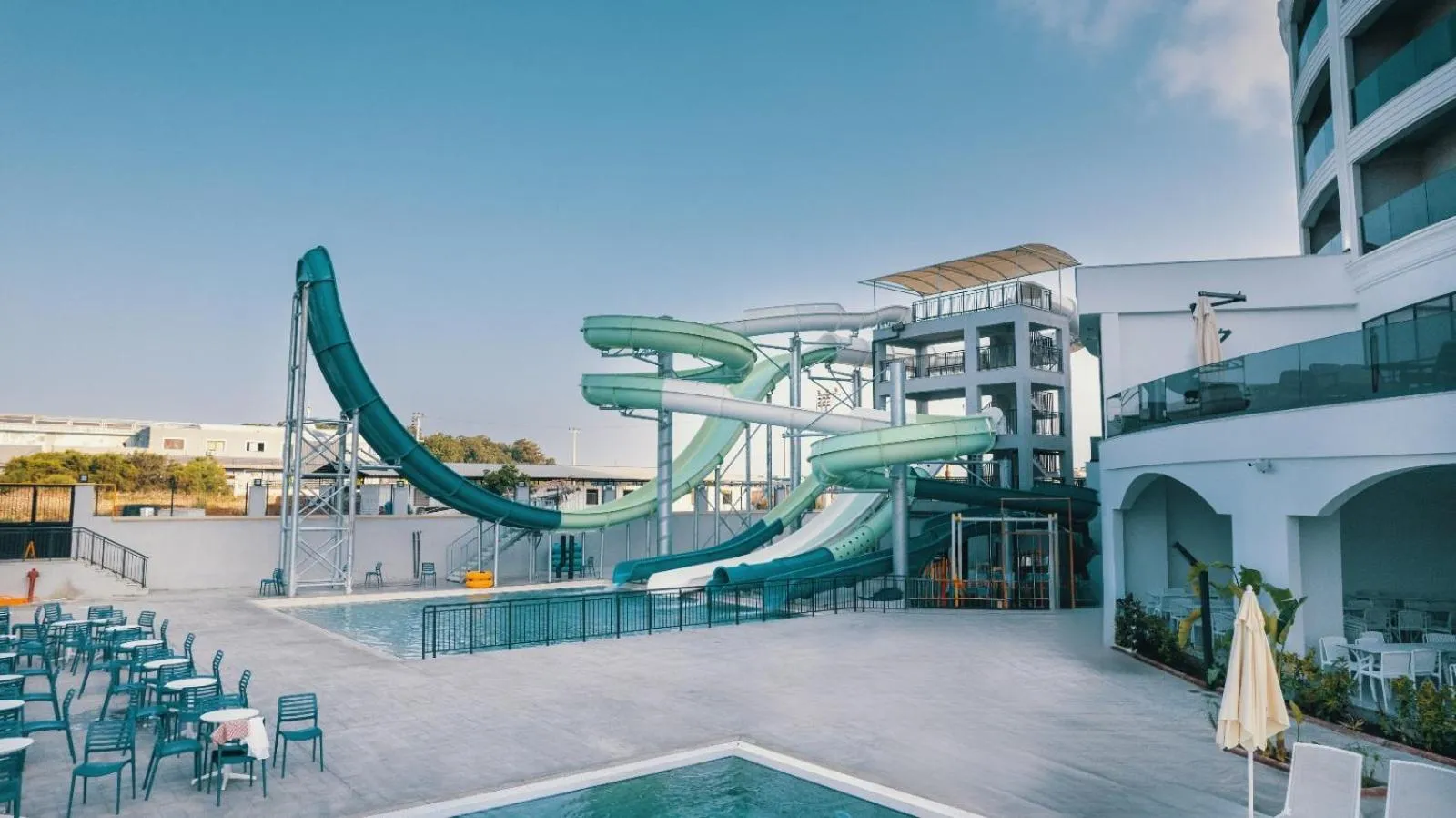 Communal lounge/ TV room in SIDE MOON PALACE