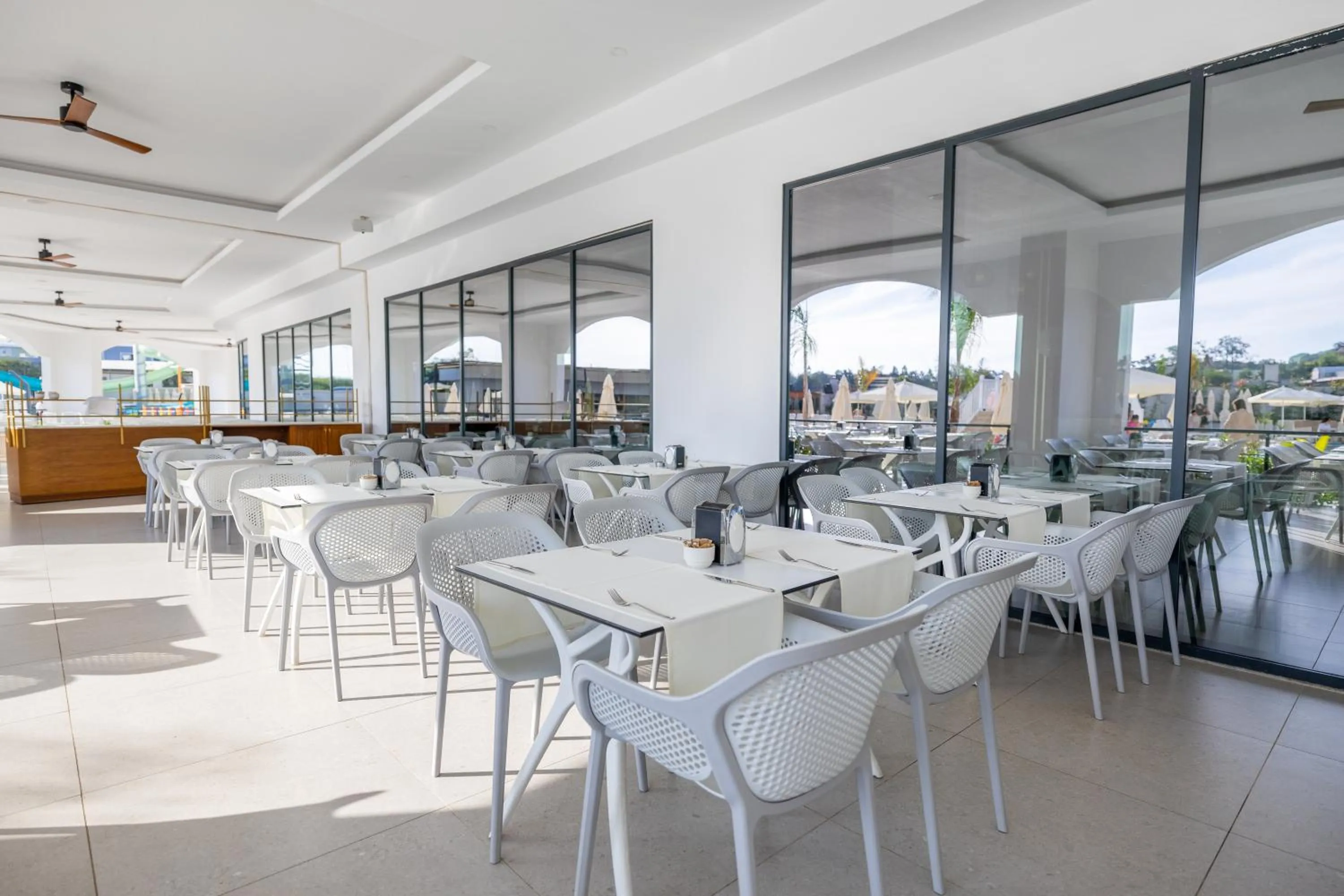 Restaurant/places to eat in Side Moon Palace Hotel