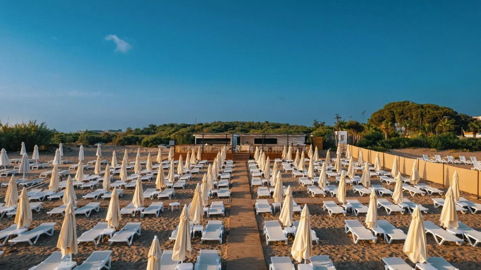 Day in SIDE MOON PALACE