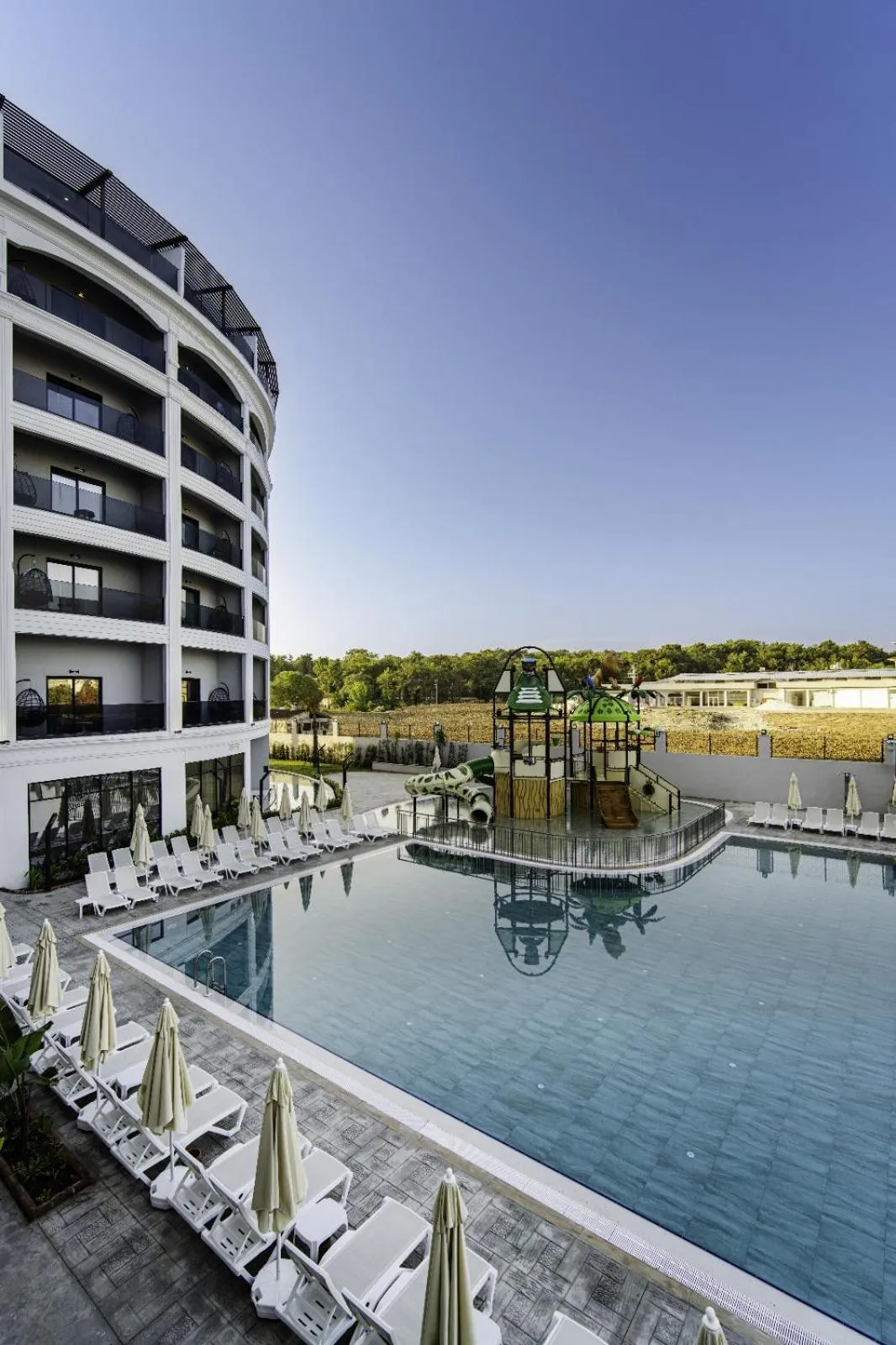 Day in SIDE MOON PALACE