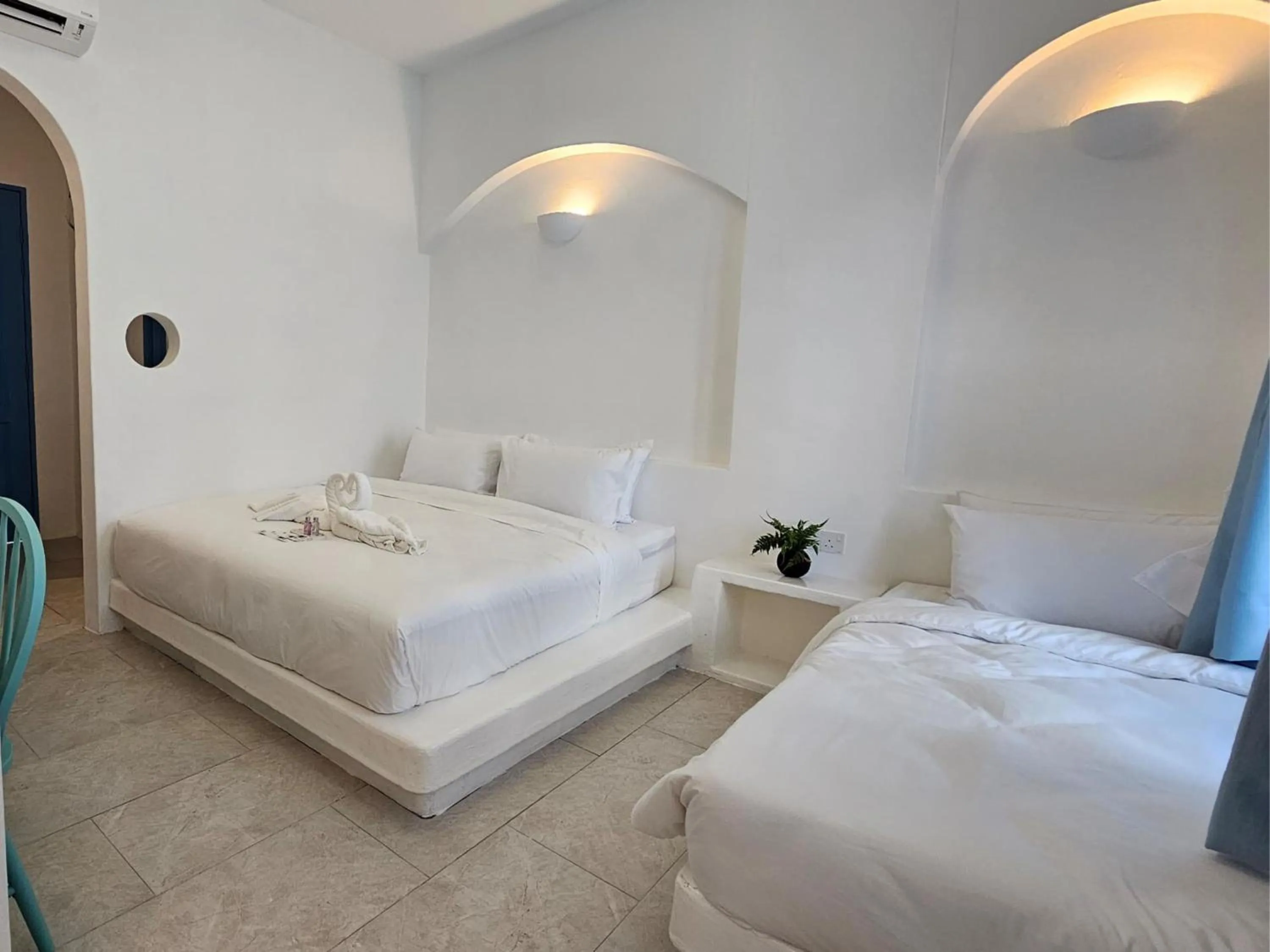 Bed in Ipoh Santorini Hideaway - Hotel Inspired