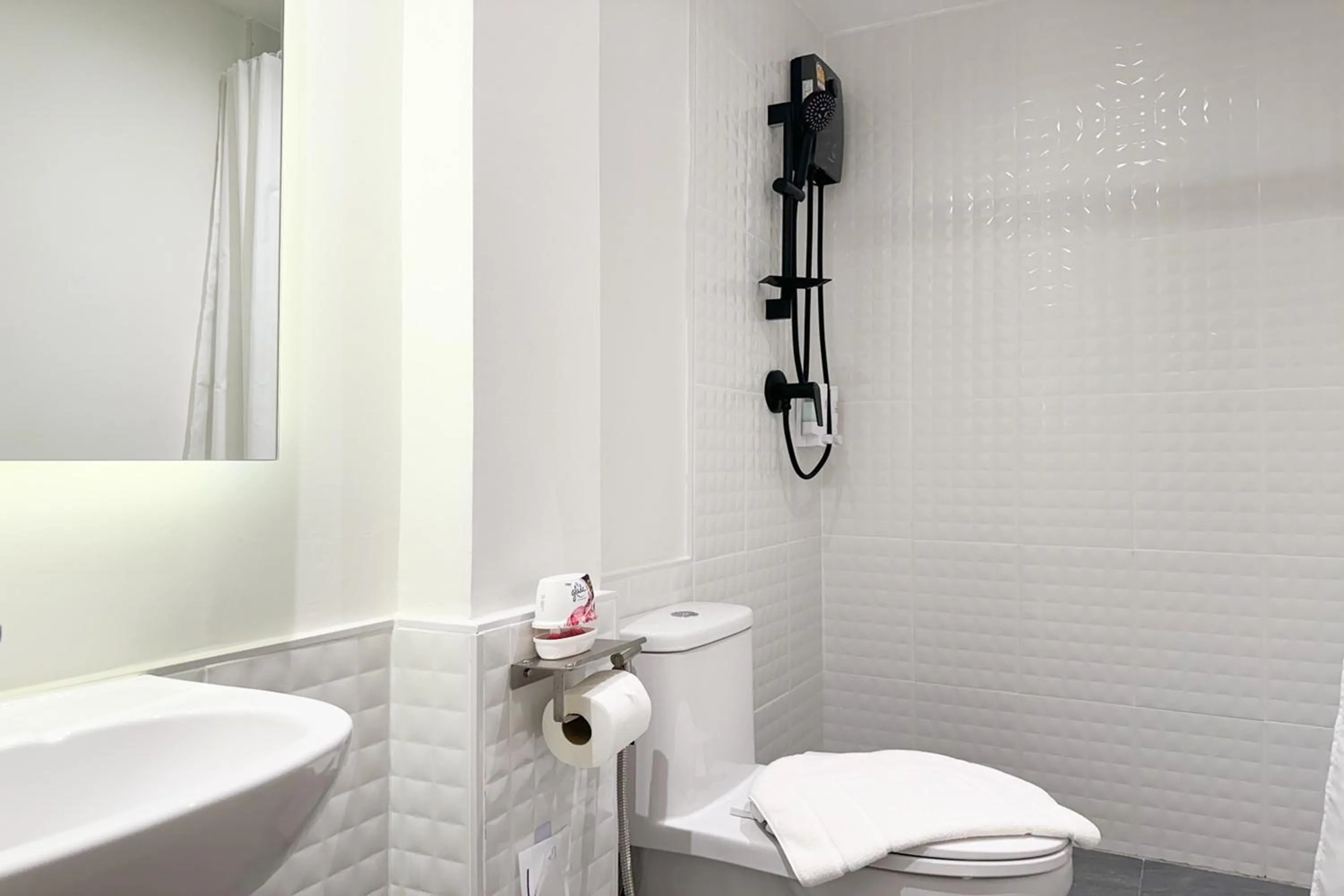 Bathroom in Zhennan Teabar Hotel