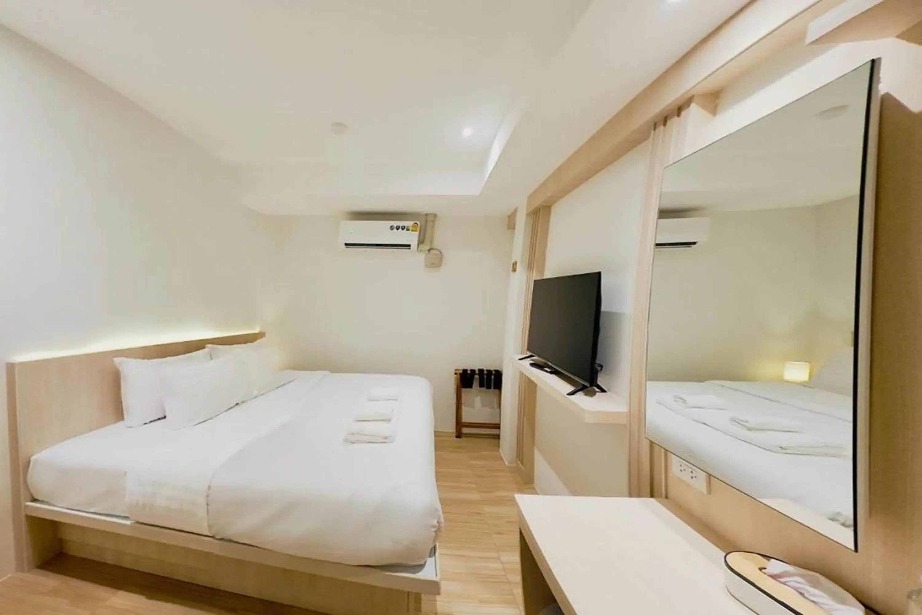 Double Room with Private Bathroom in Zhennan Teabar Hotel Double Room with Private Bathroom in Zhennan Teabar Hotel