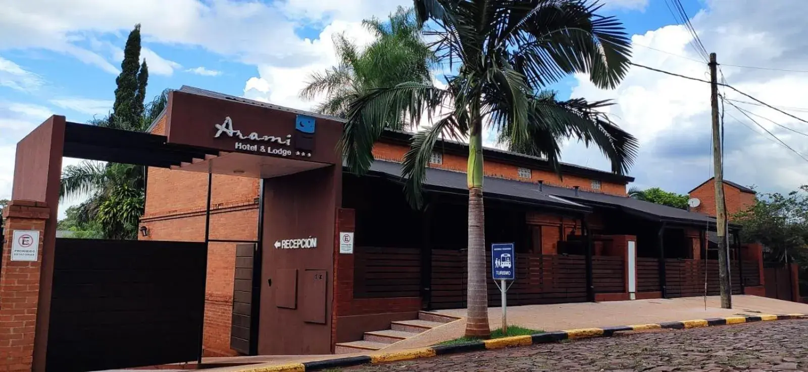 Property building in ARAMI HOTEL & LODGE Property building in ARAMI HOTEL & LODGE