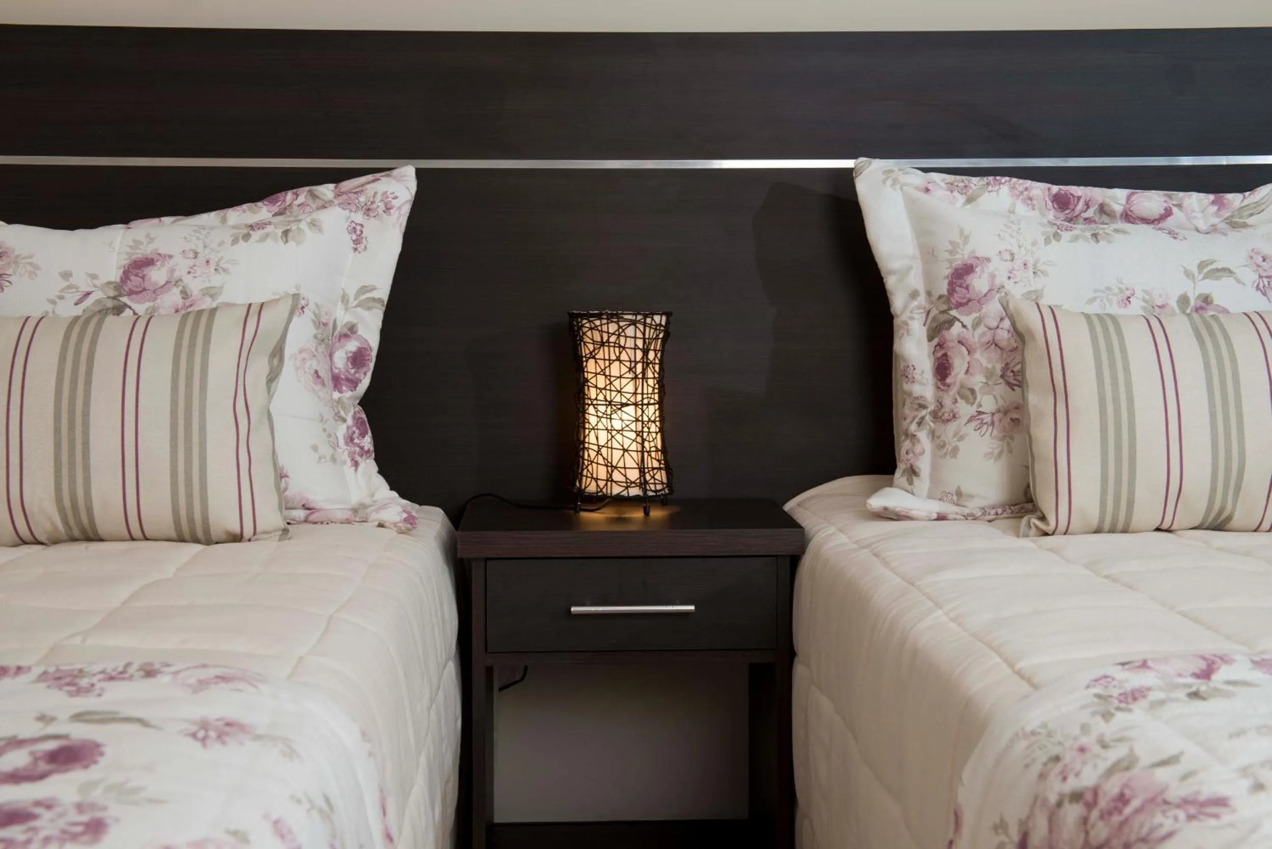 Bedroom, Bed in ARAMI HOTEL & LODGE