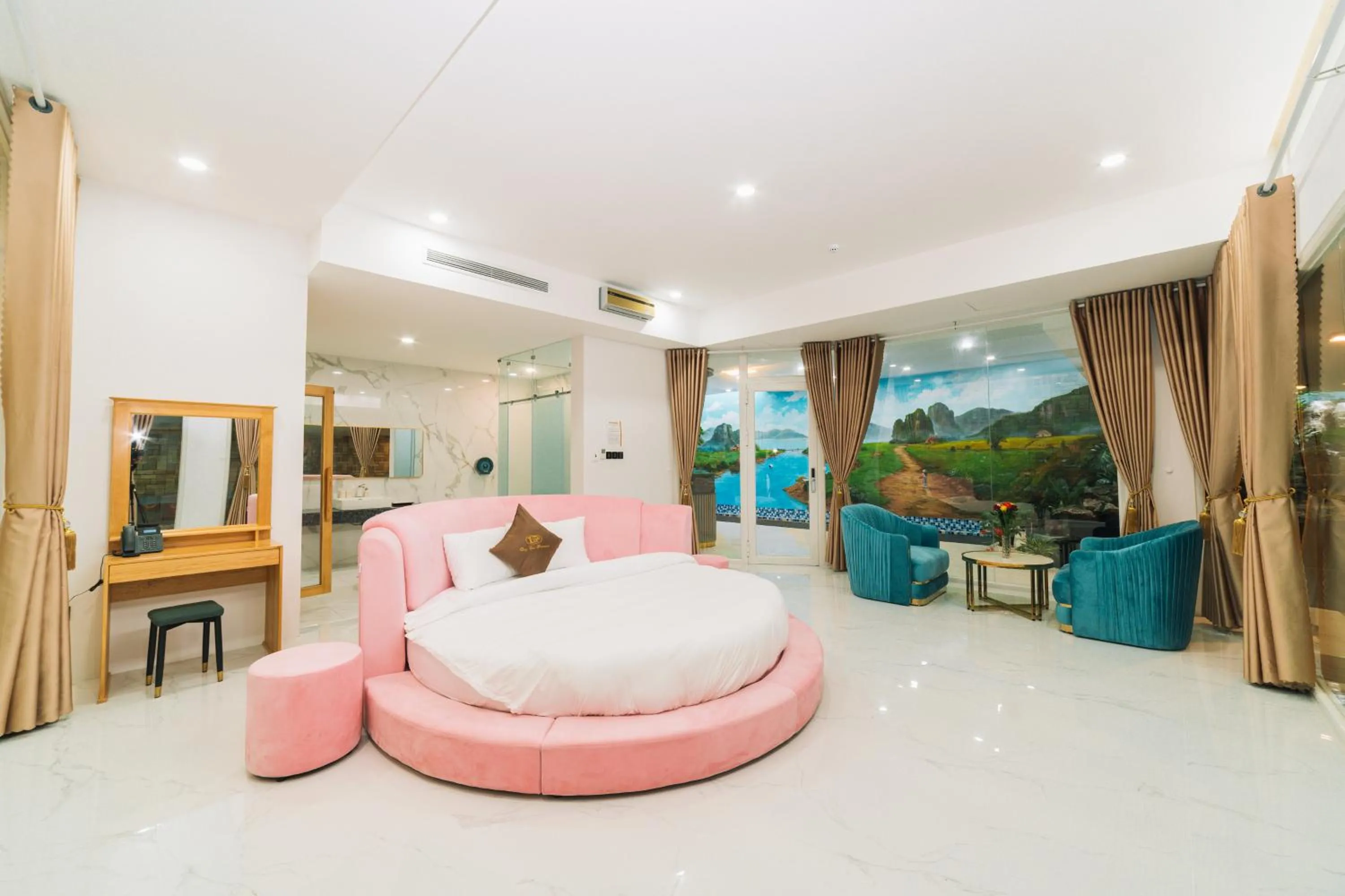 Bedroom, Bed in Quy Tai Premium Hotel