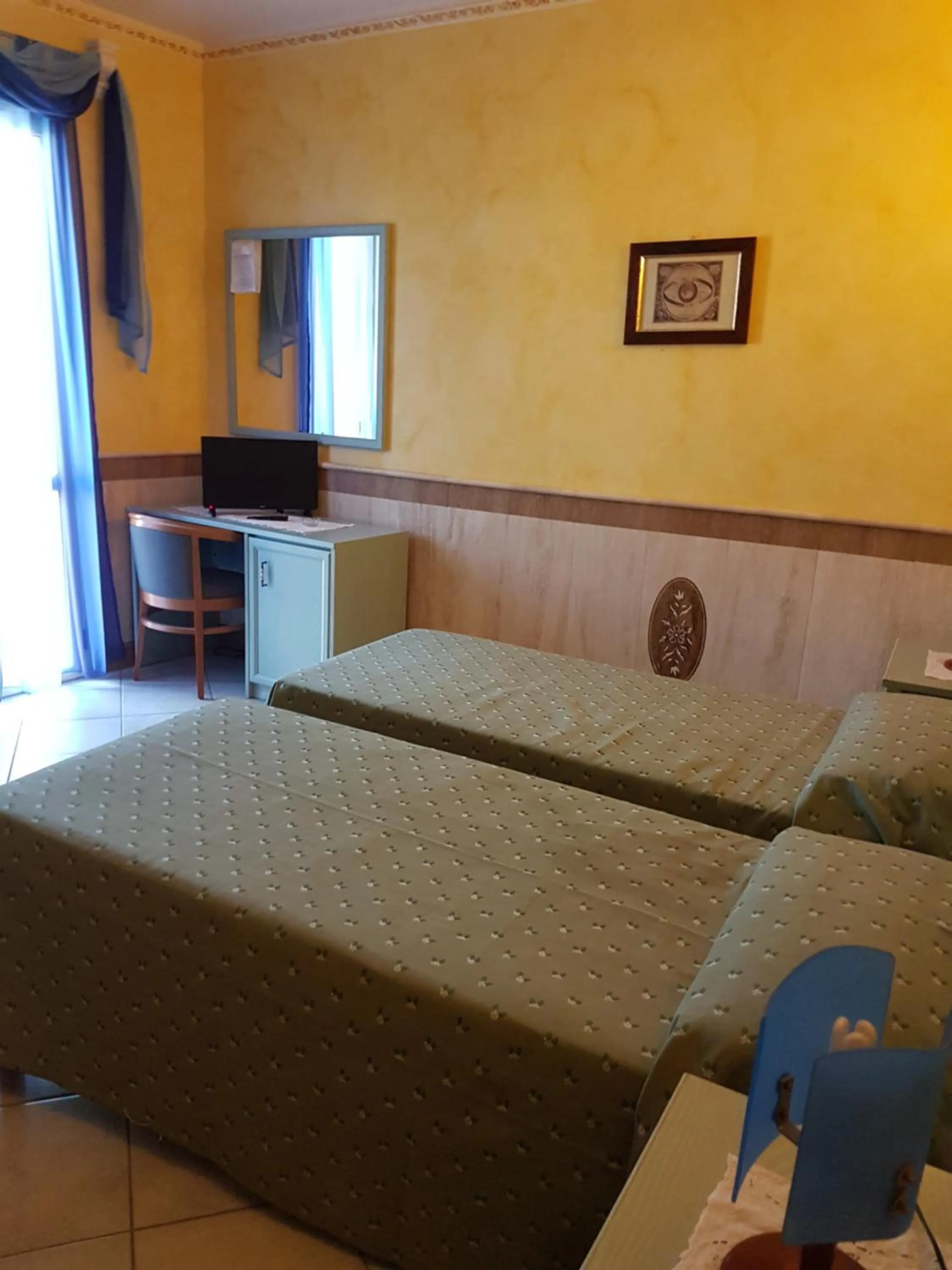 Photo of the whole room, Bed in Hotel Nautilus