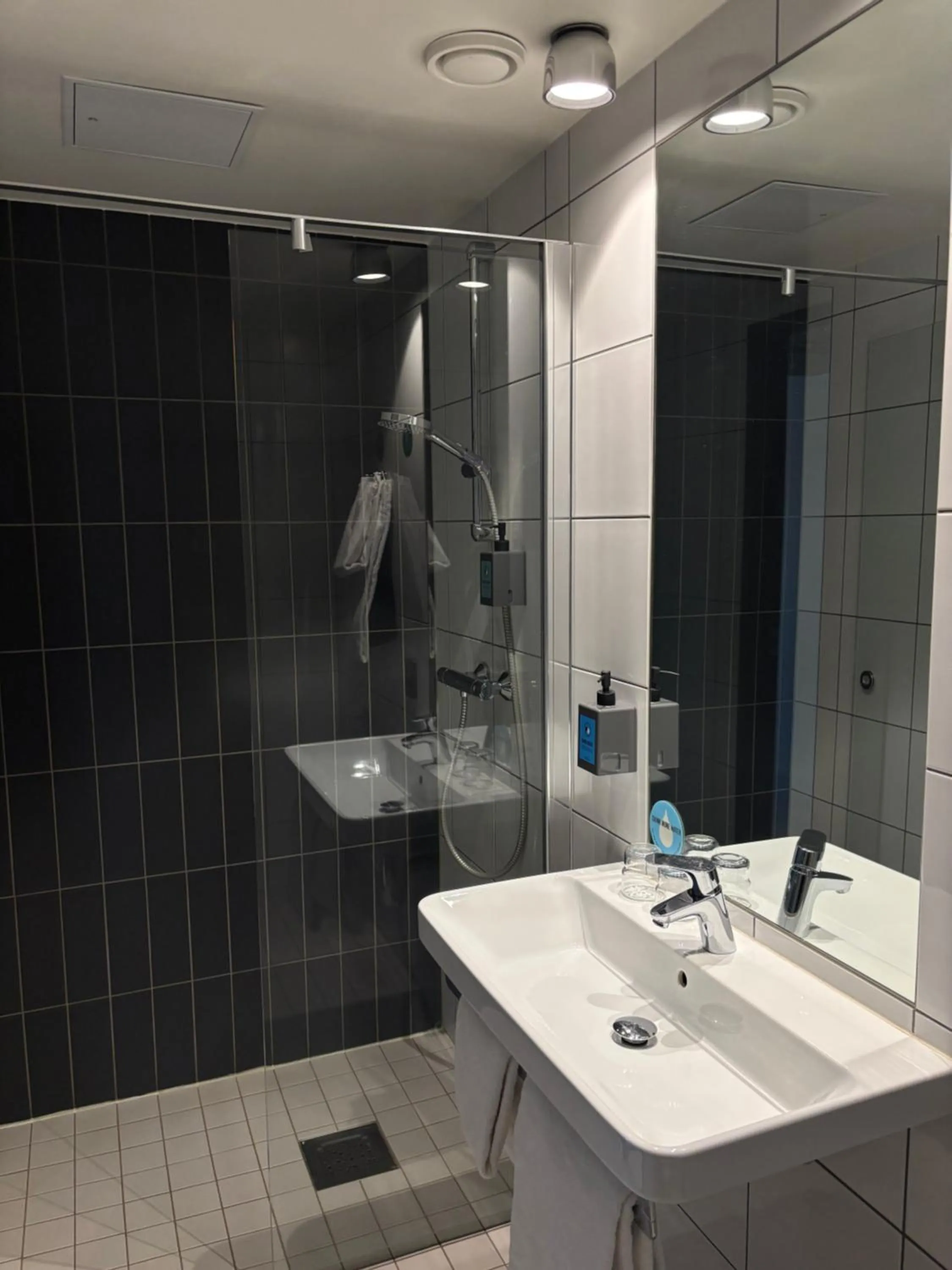 Bathroom in Comfort Hotel Xpress Central Station