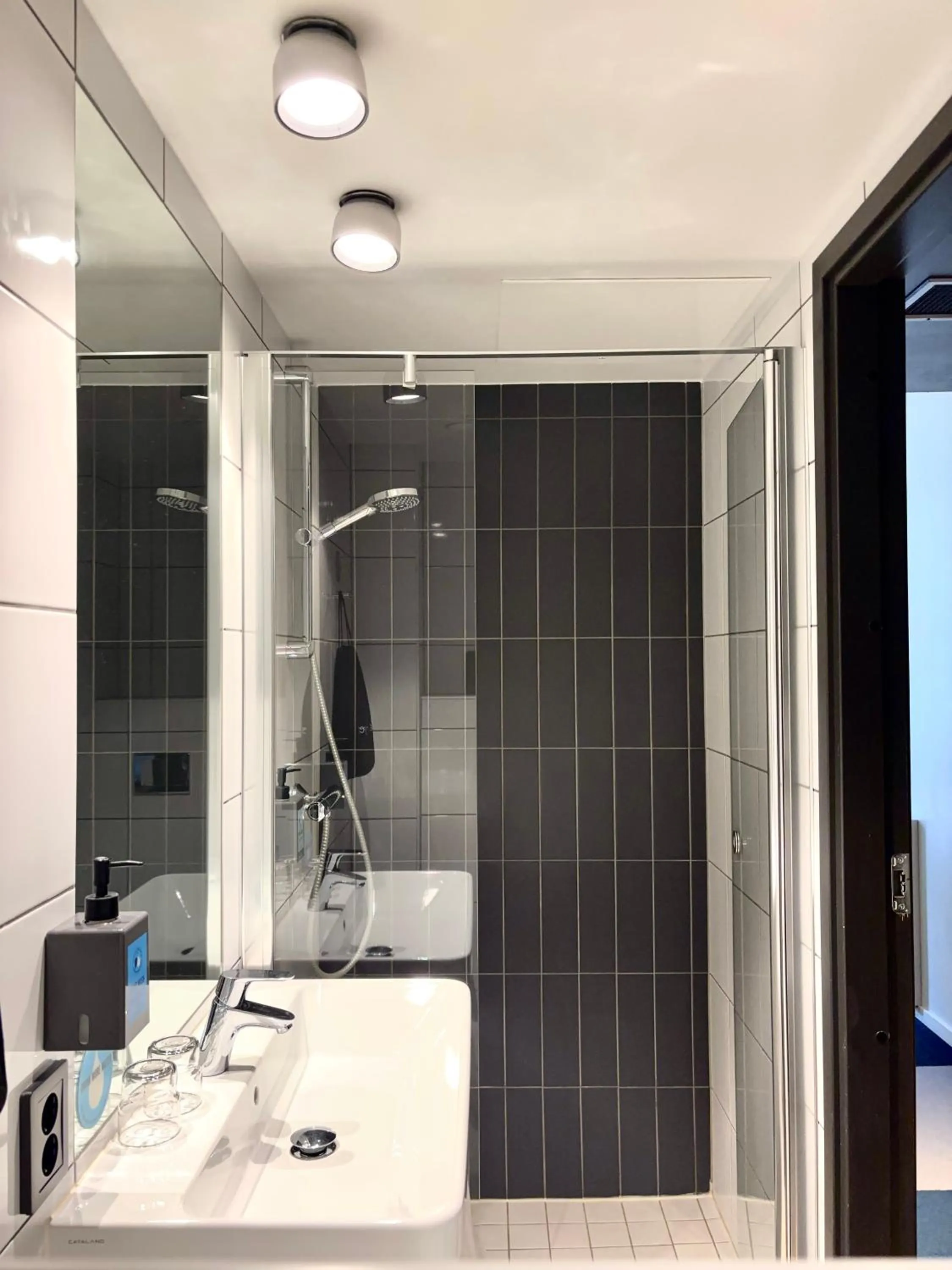 Shower in Comfort Hotel Xpress Central Station