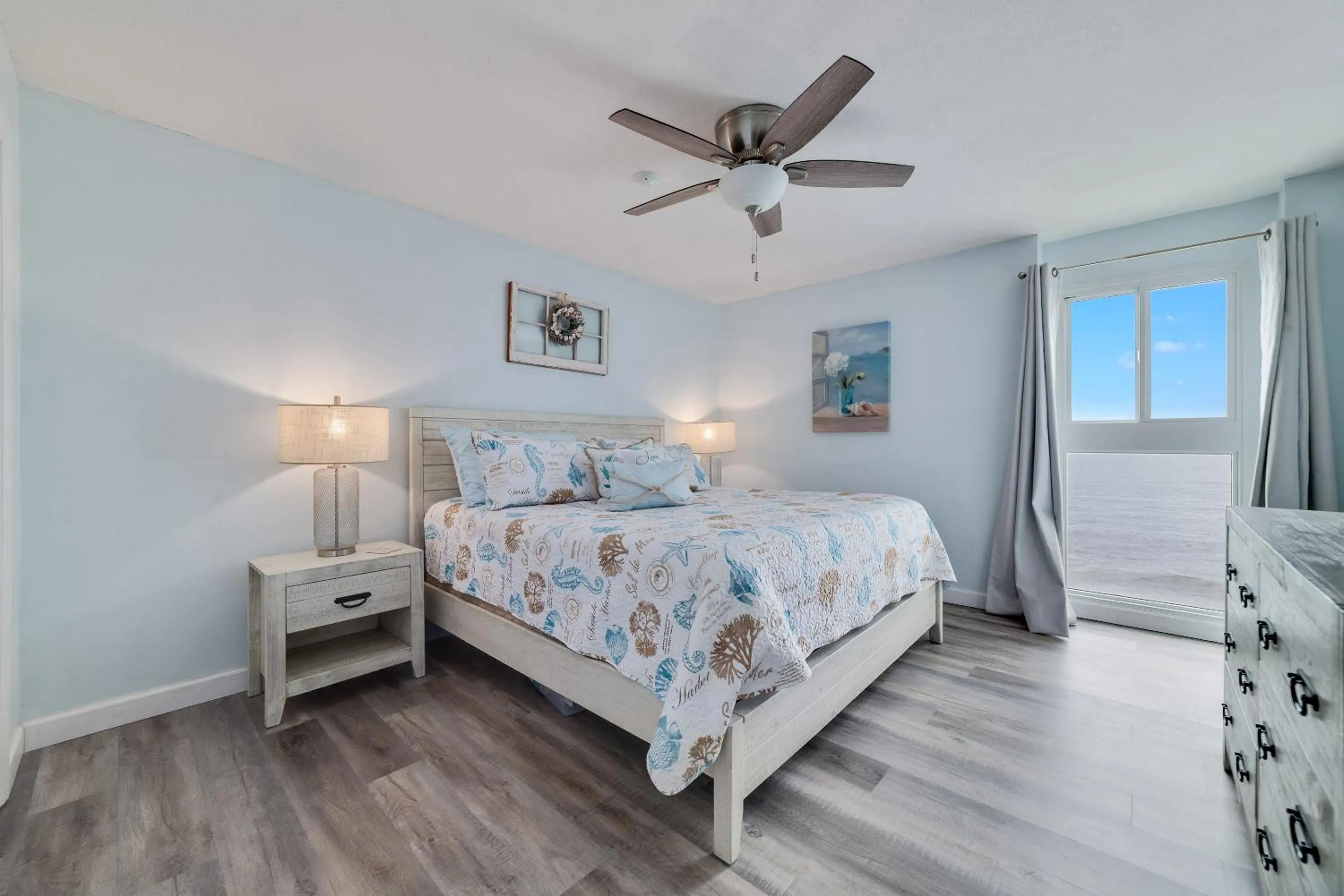 Bed in Edgewater West 94