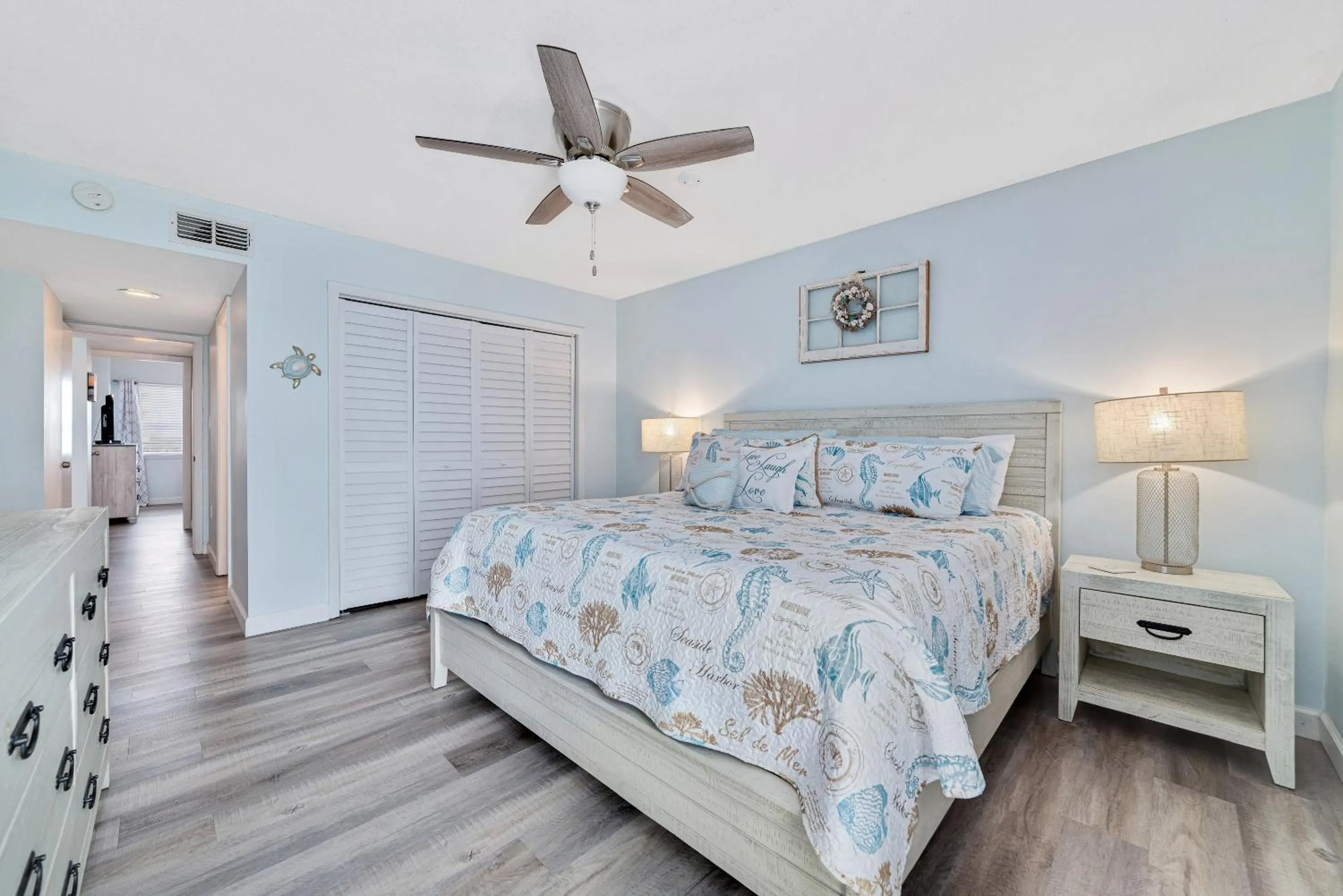 Bed in Edgewater West 94