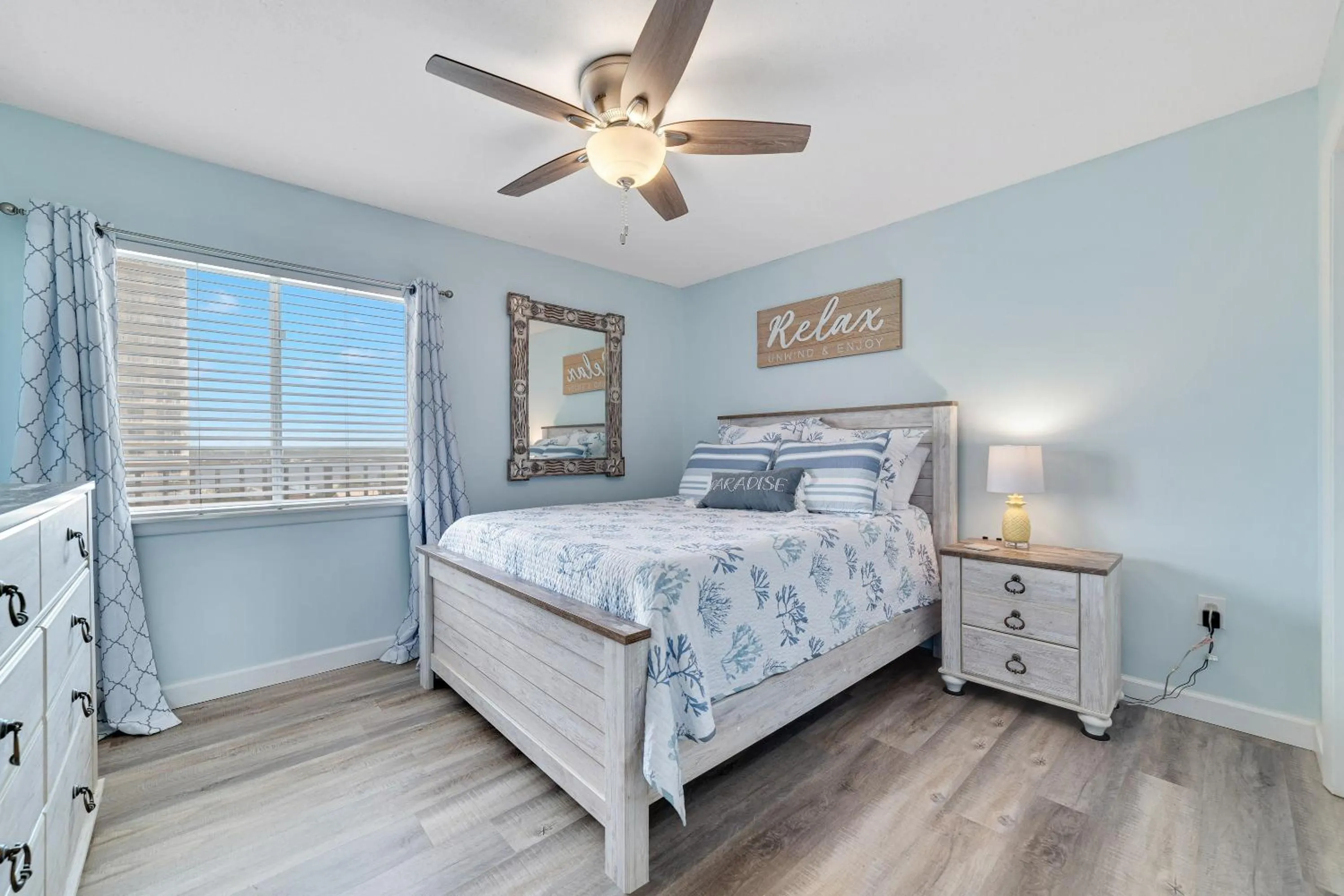 Bed in Edgewater West 94