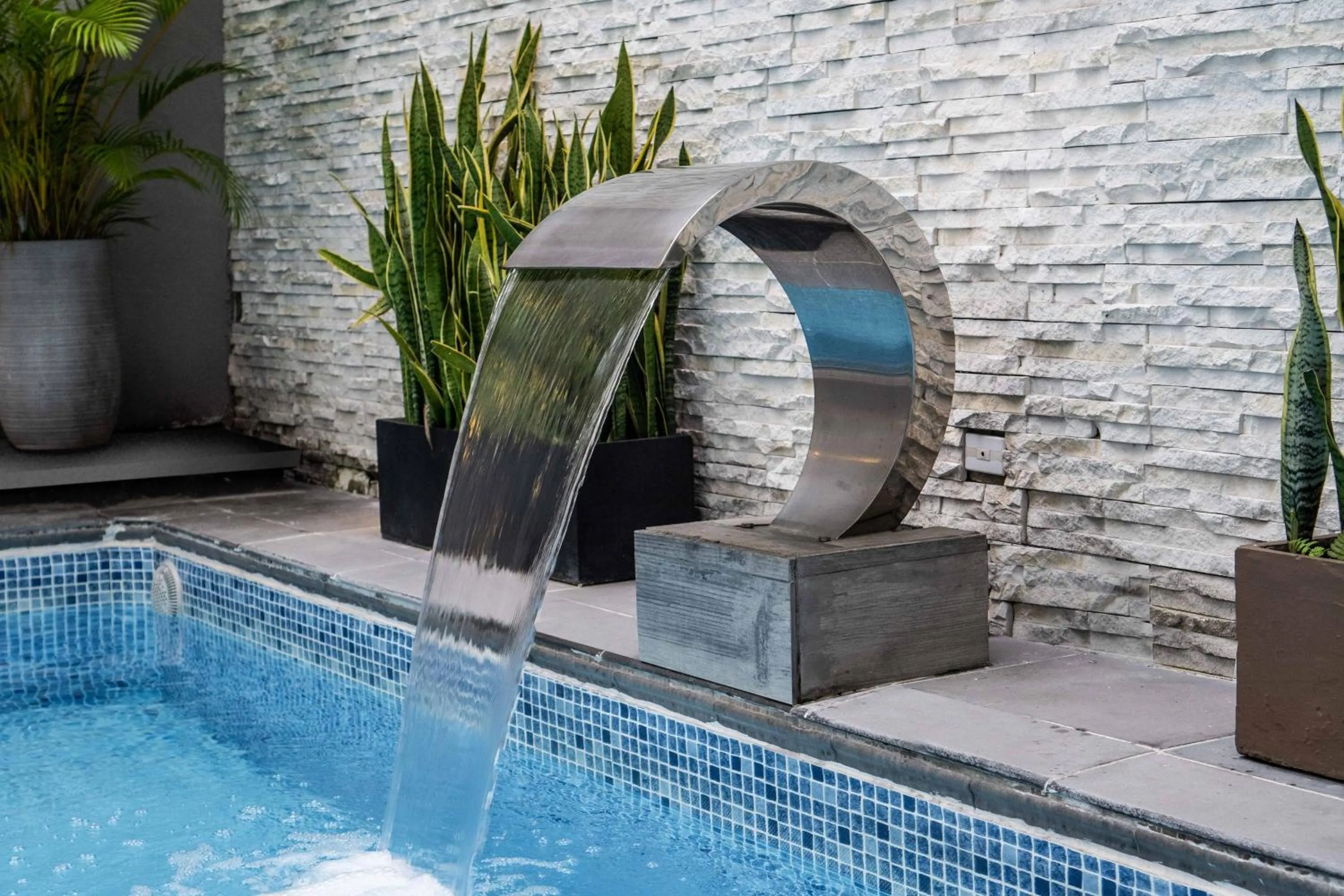 Swimming pool in Azor Hotel Cali Versalles