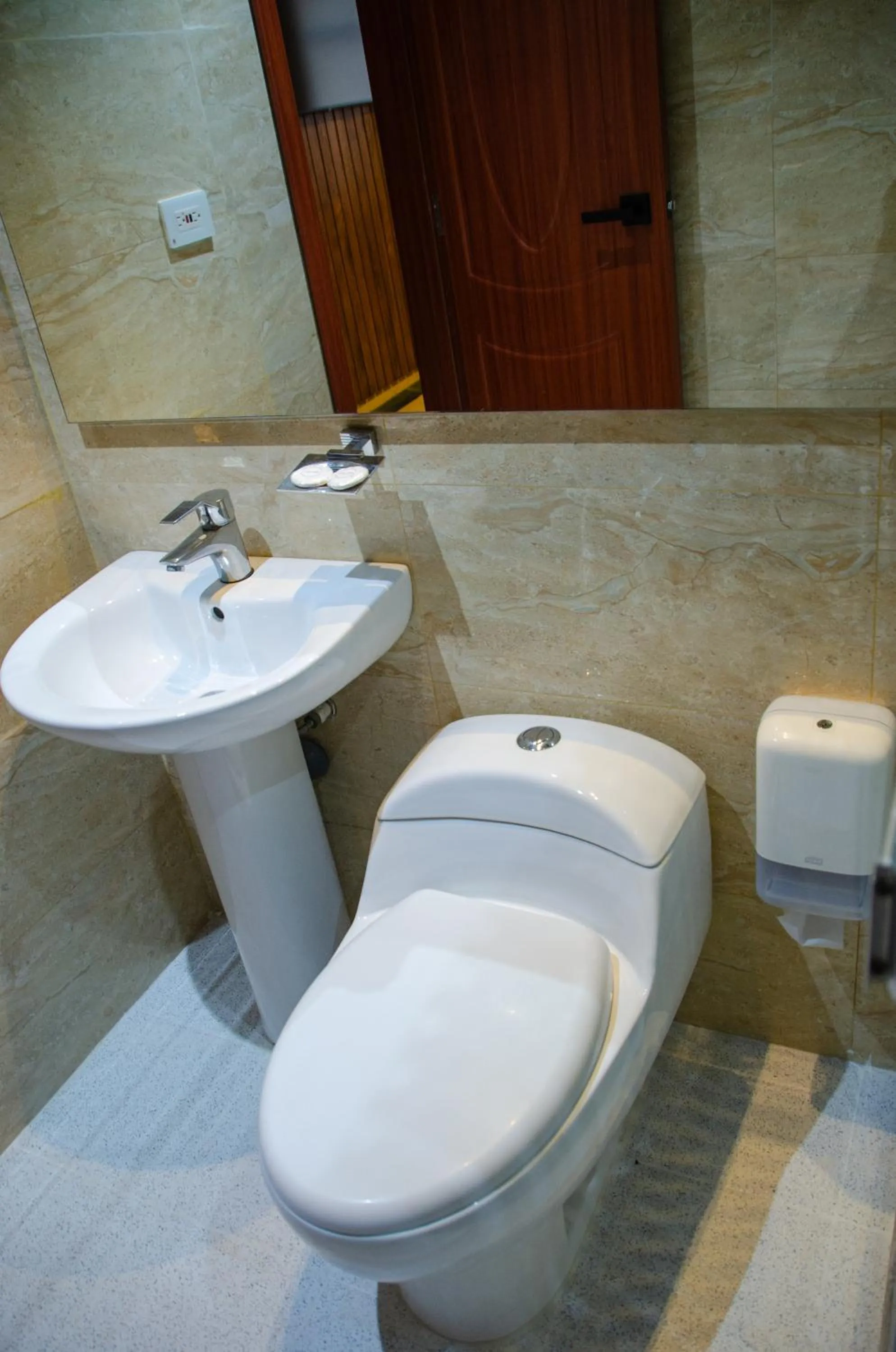 Bathroom in Hotel ByHours Las Américas