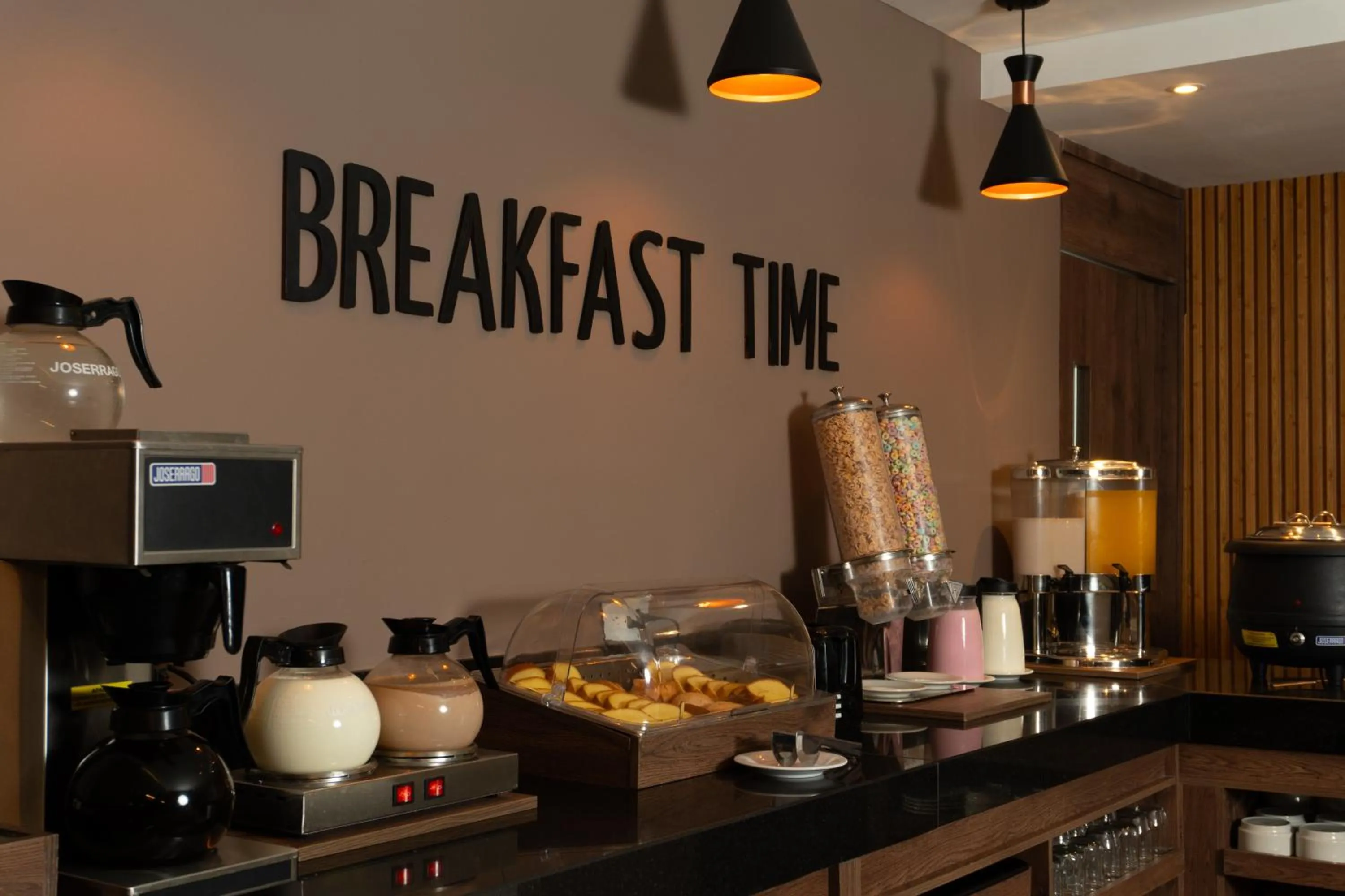 Coffee/tea facilities in Hotel ByHours Las Américas
