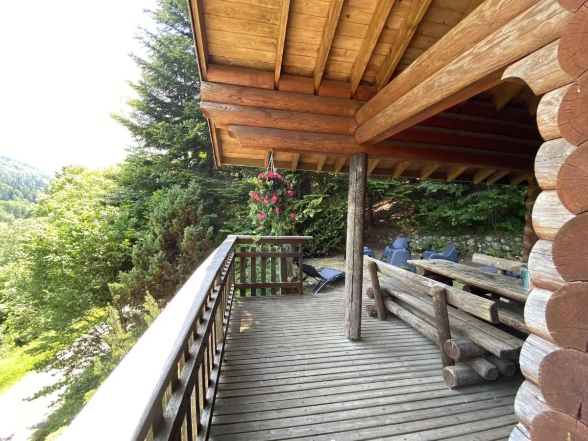 Off site in LE GRAND CERF Chalet en rondins avec SPA Jacuzzi