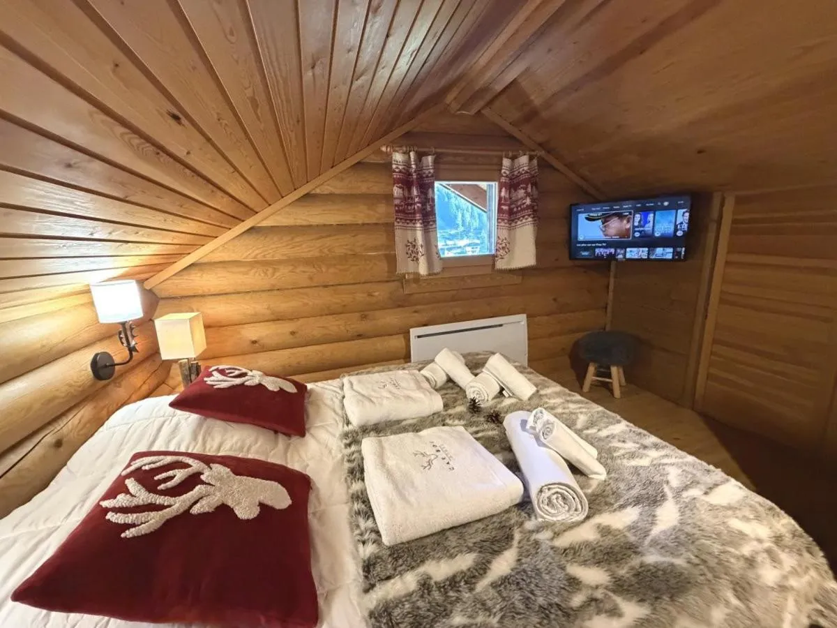 Bed in LE GRAND CERF Chalet en rondins avec SPA Jacuzzi