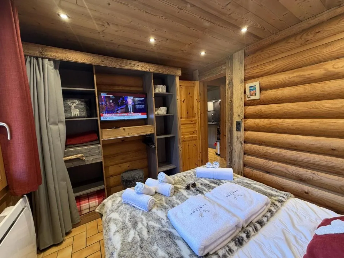 Bed in LE GRAND CERF Chalet en rondins avec SPA Jacuzzi