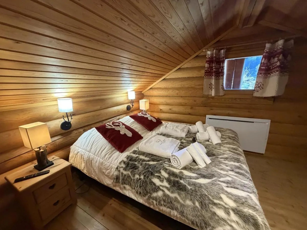 Bed in LE GRAND CERF Chalet en rondins avec SPA Jacuzzi