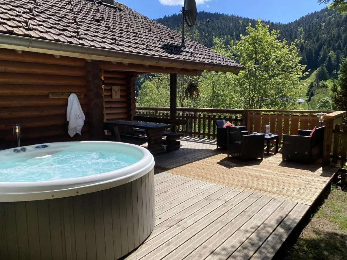 Off site in LE GRAND CERF Chalet en rondins avec SPA Jacuzzi