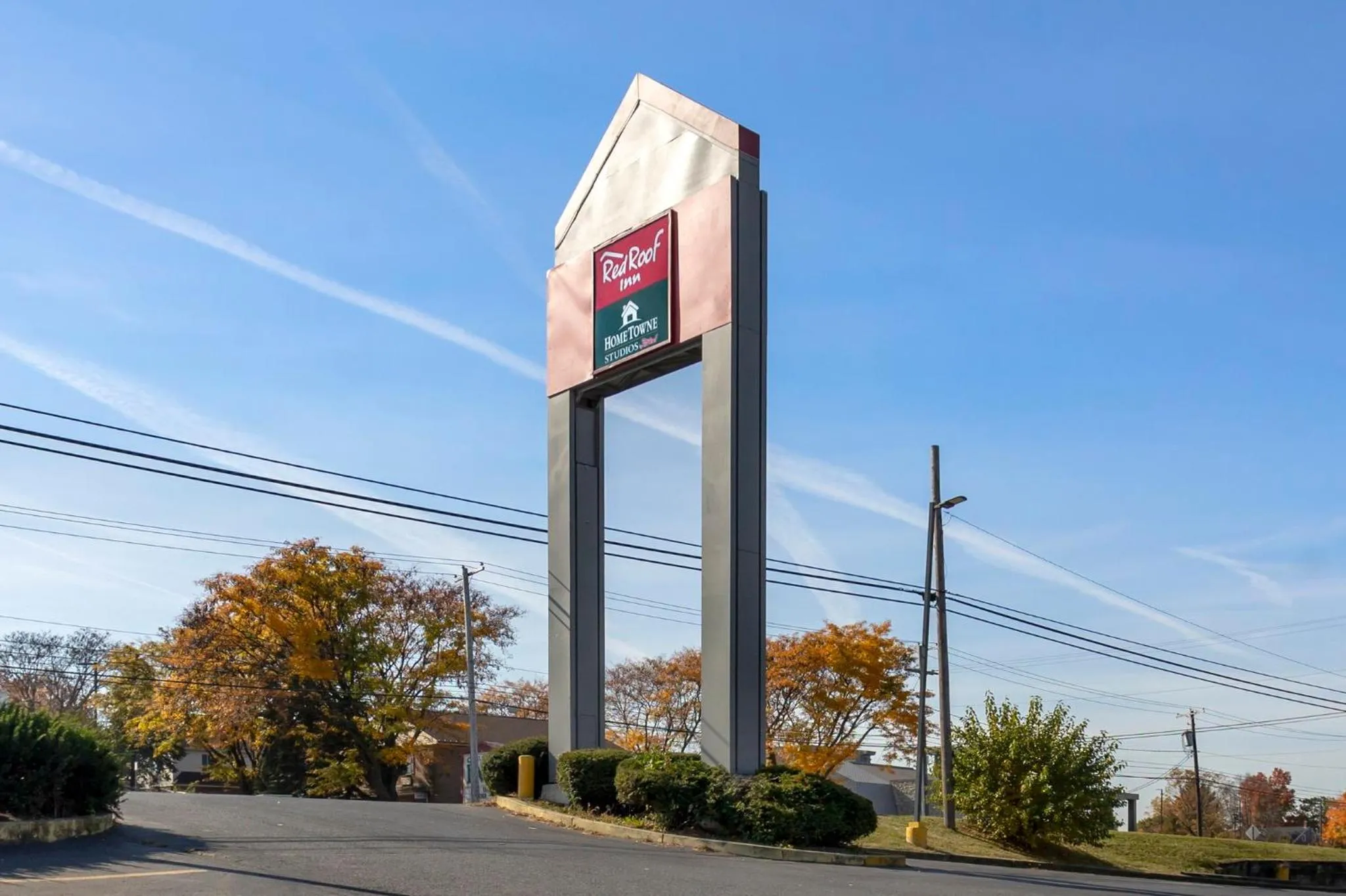 Property building in HomeTowne Studios by Red Roof Lancaster