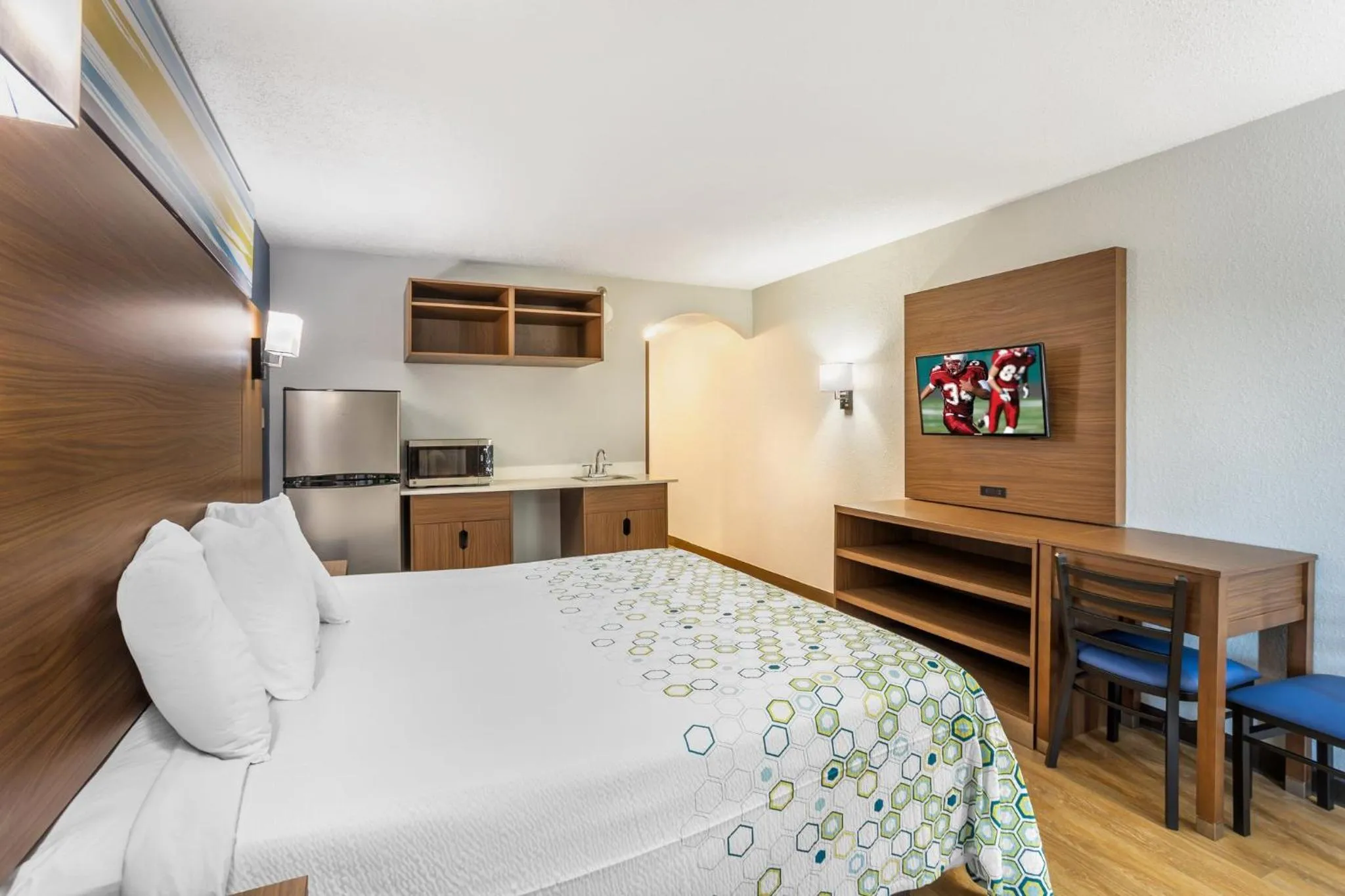 Photo of the whole room, Bed in HomeTowne Studios by Red Roof Lancaster