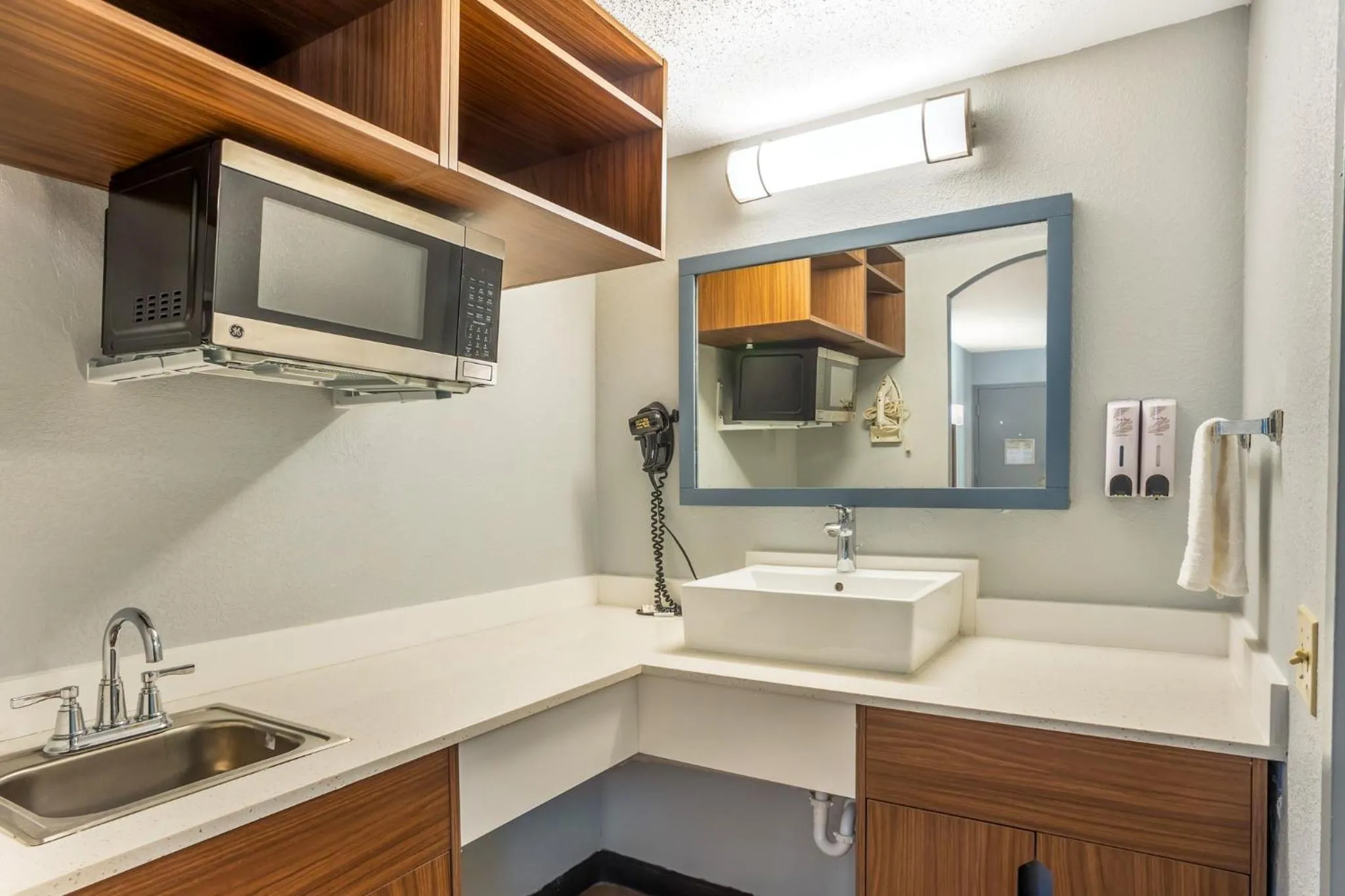 Photo of the whole room in HomeTowne Studios by Red Roof Lancaster