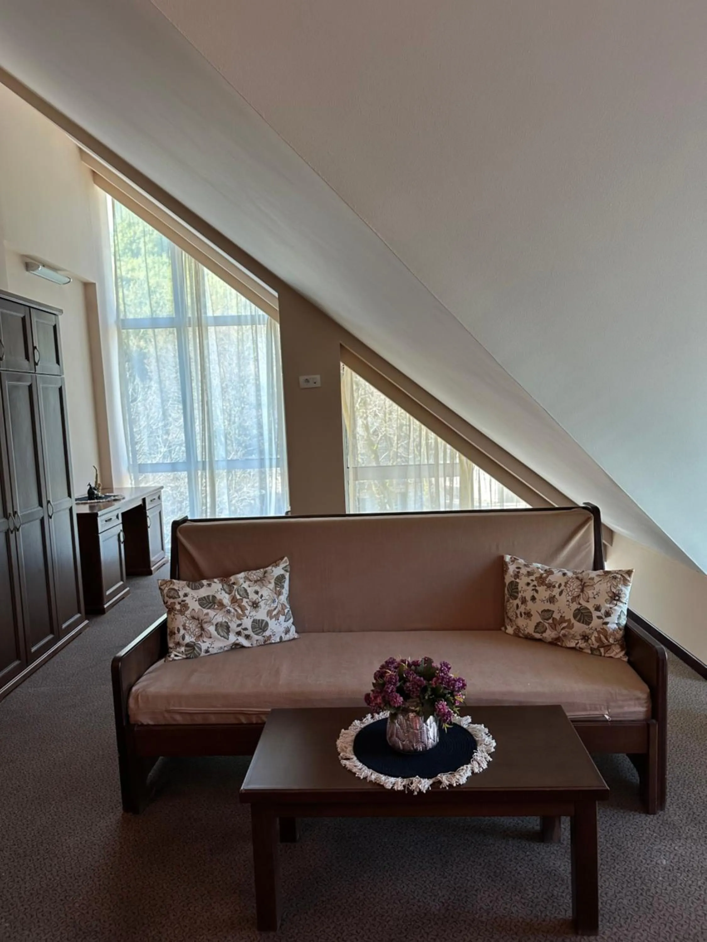 Text overlay in Hotel Monte Rosa