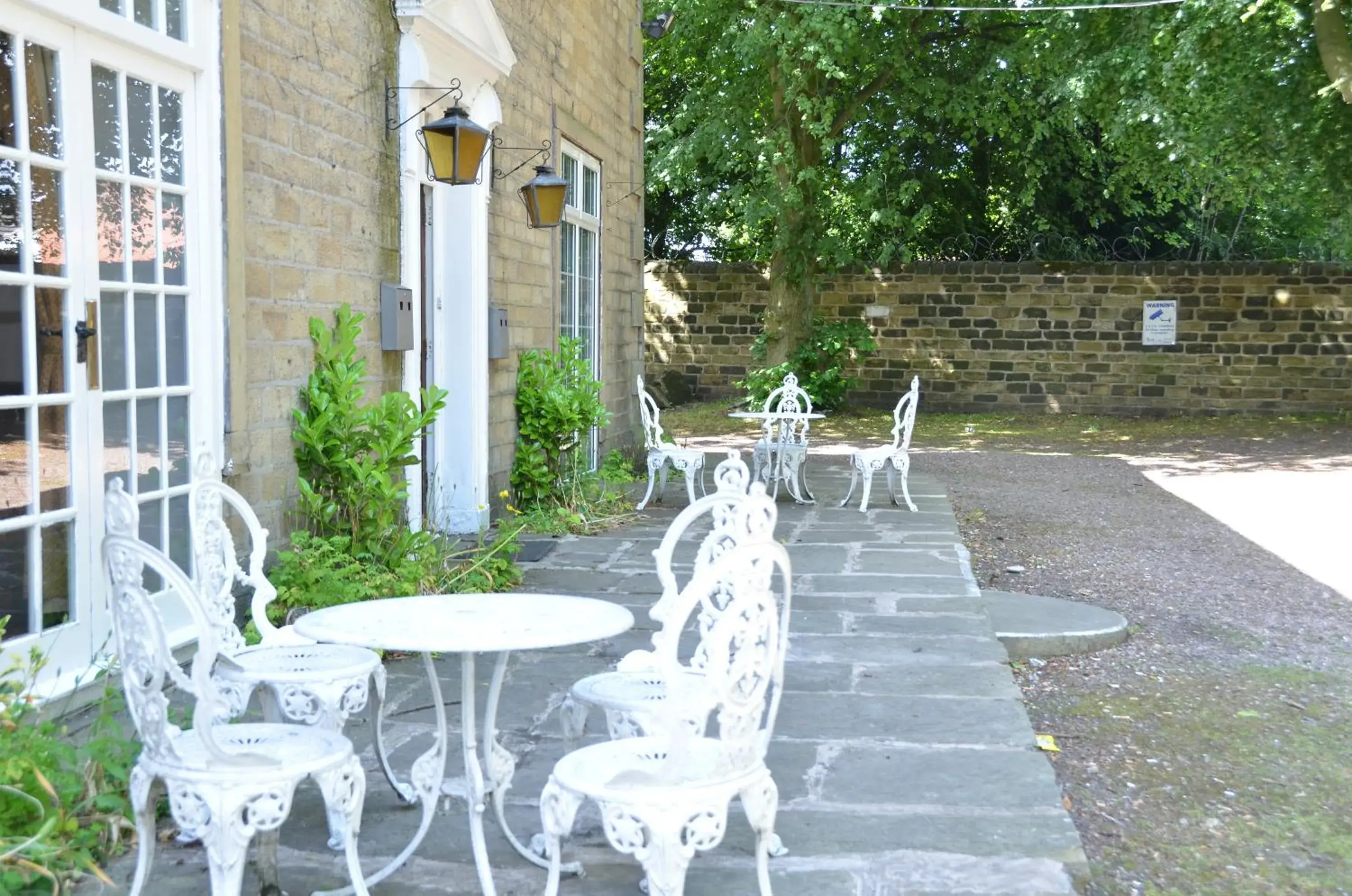 Patio in Healey House Hotel