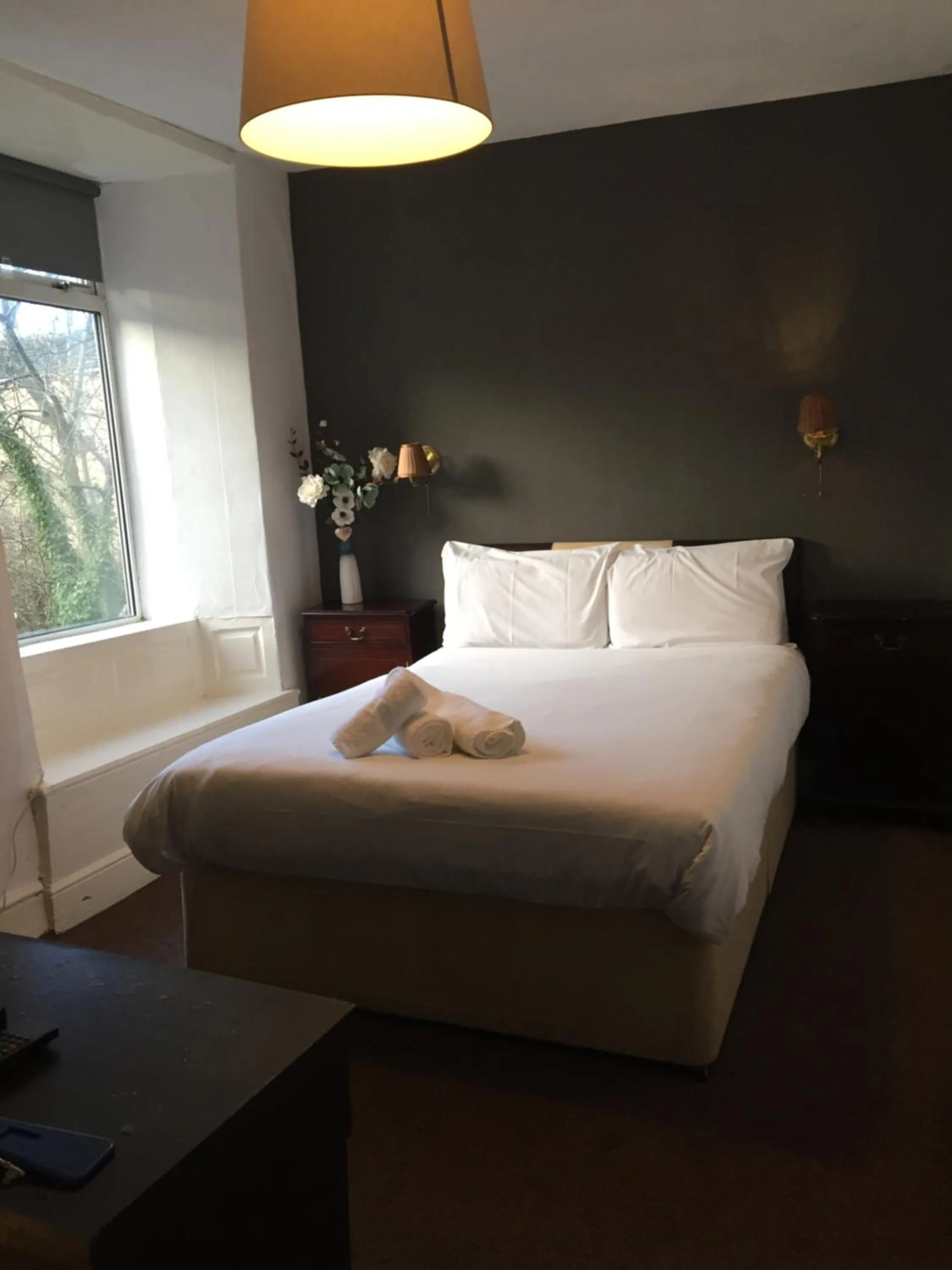 Photo of the whole room in Healey House Hotel