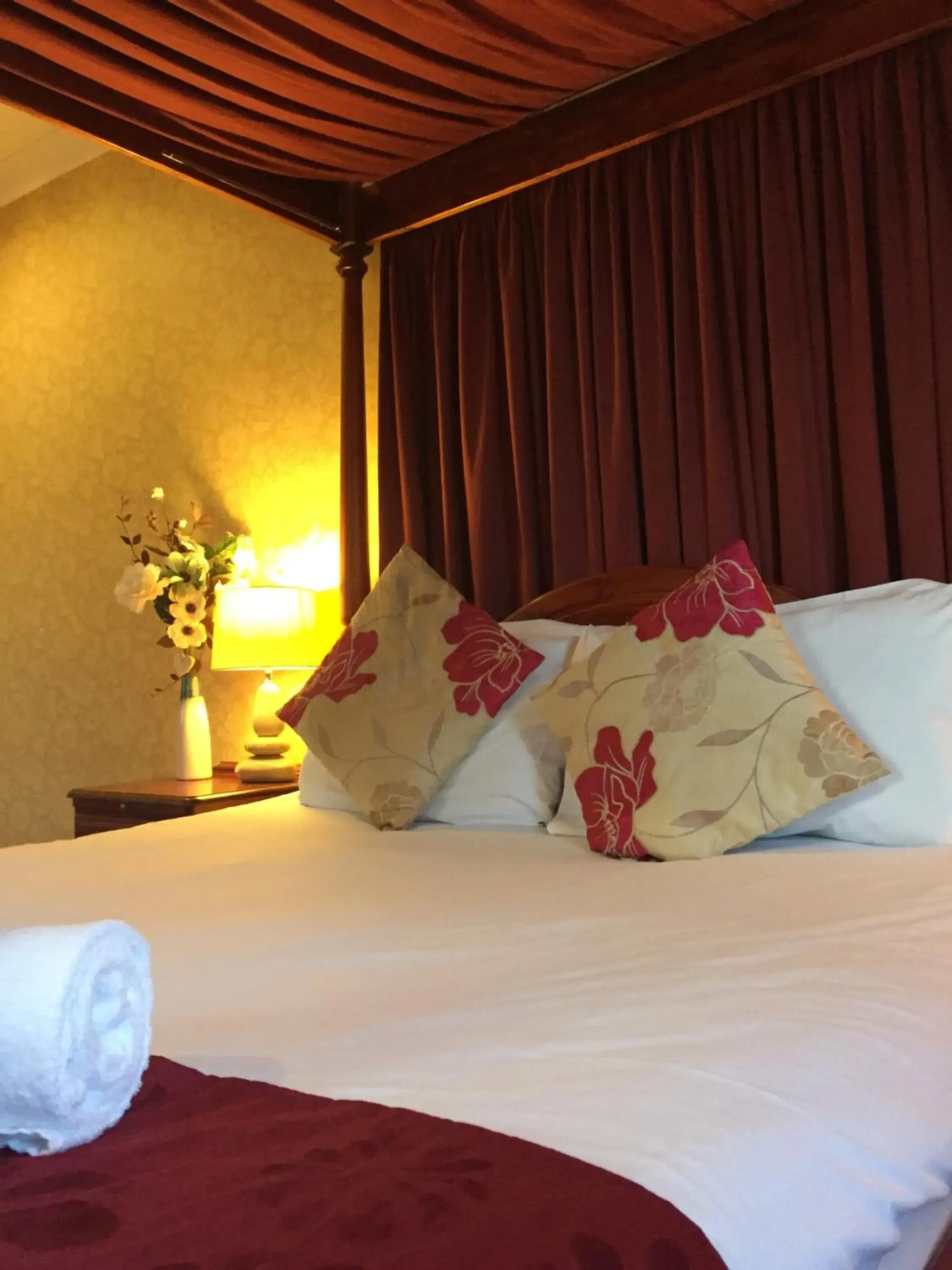 Bed in Healey House Hotel