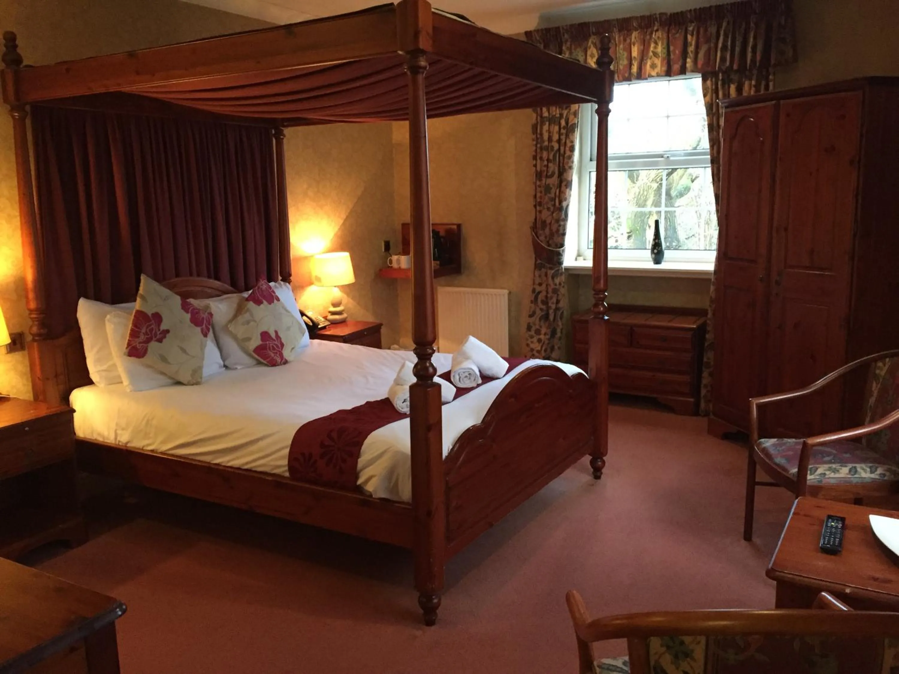 Photo of the whole room in Healey House Hotel