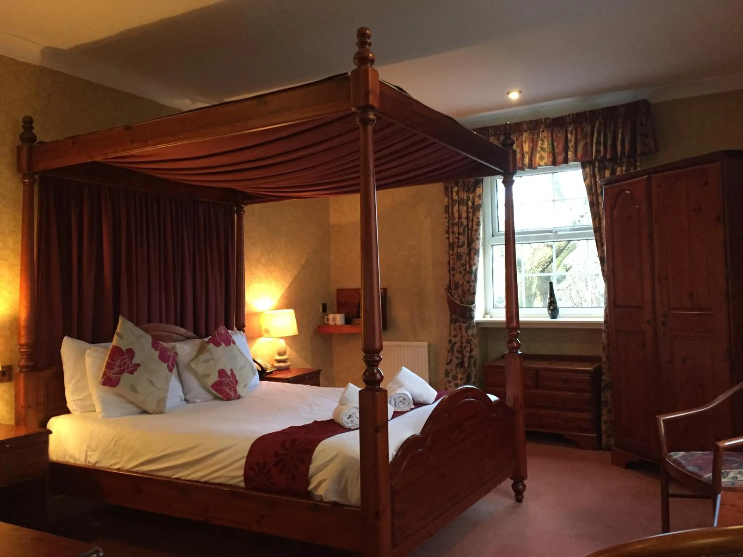 Photo of the whole room in Healey House Hotel