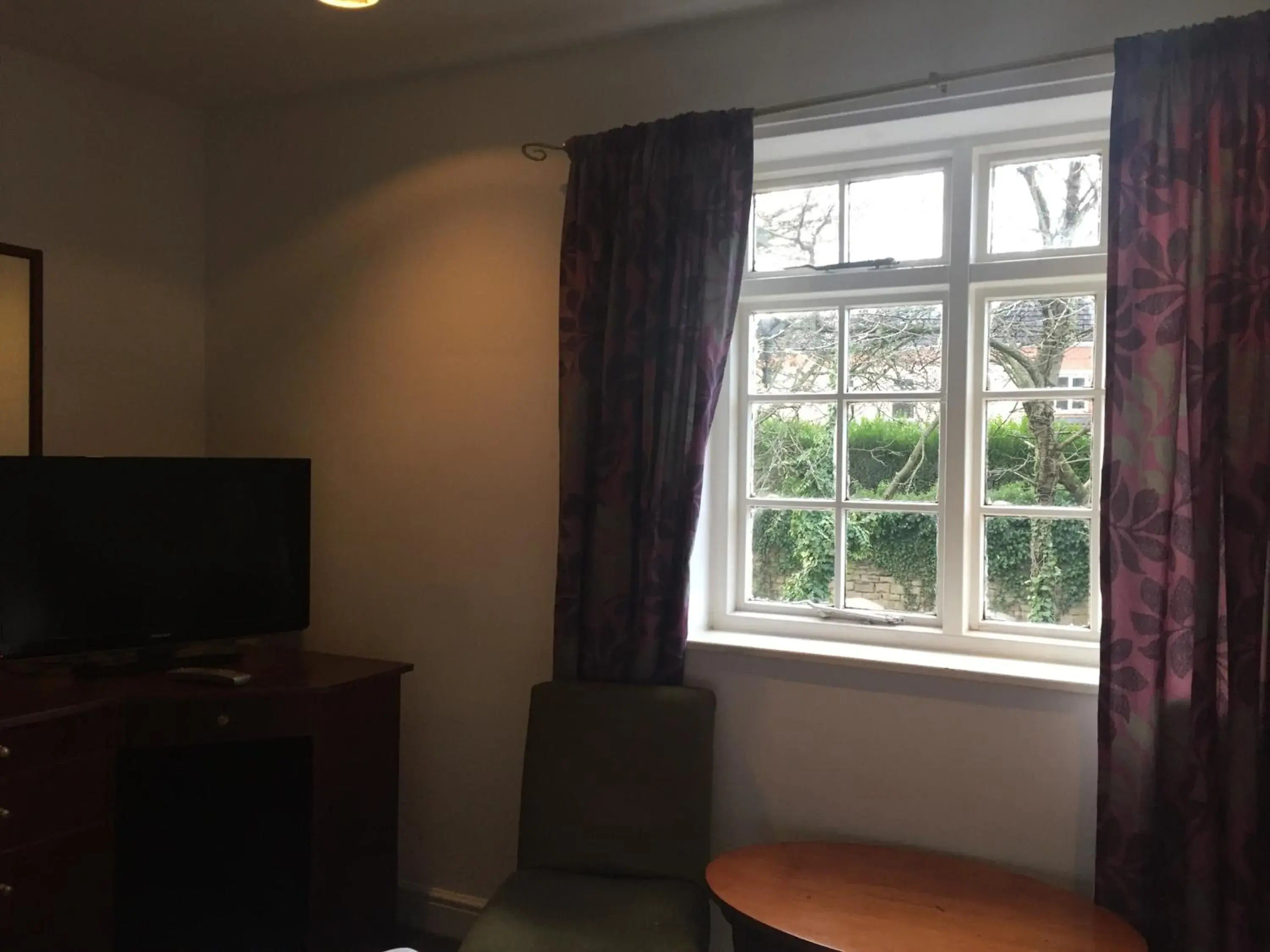 View (from property/room), TV/Entertainment Center in Healey House Hotel