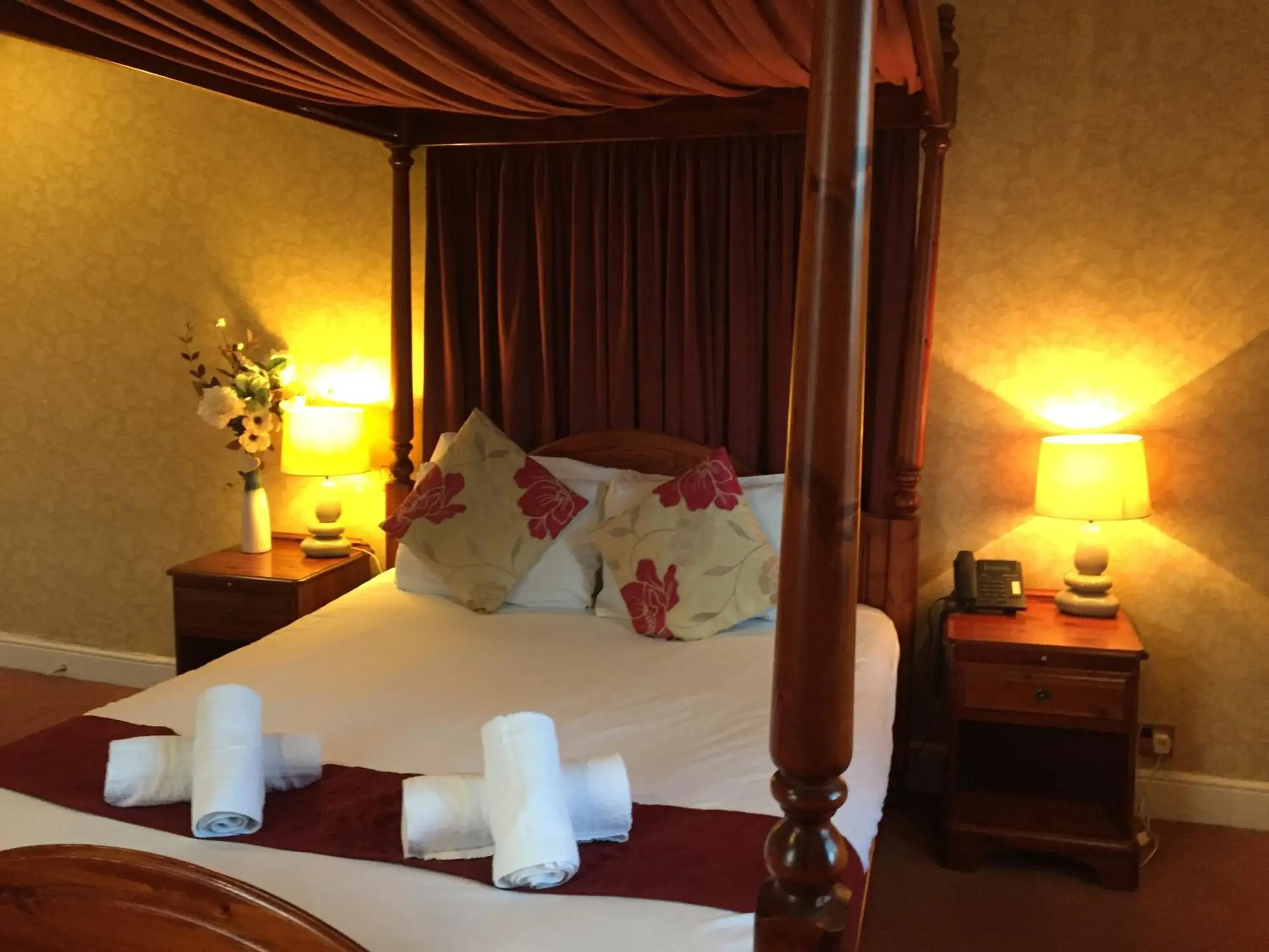 Bed in Healey House Hotel