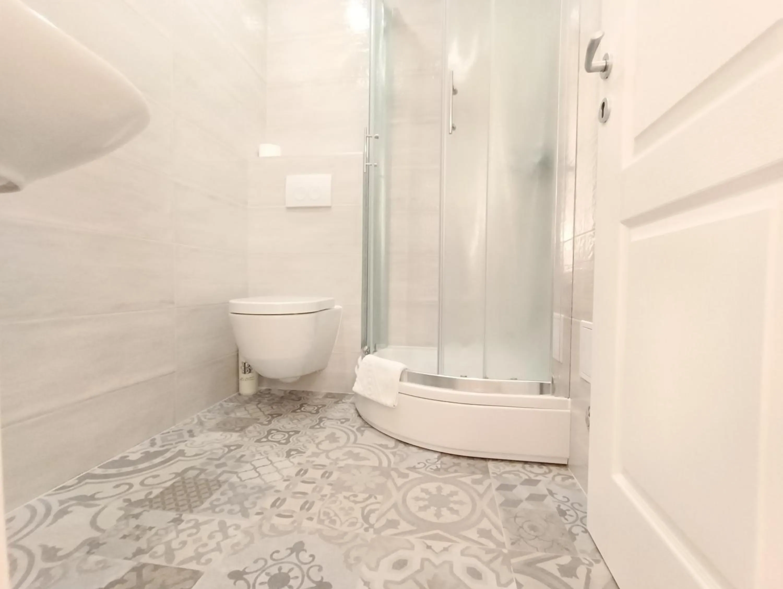 Shower in Summer Dream Studio